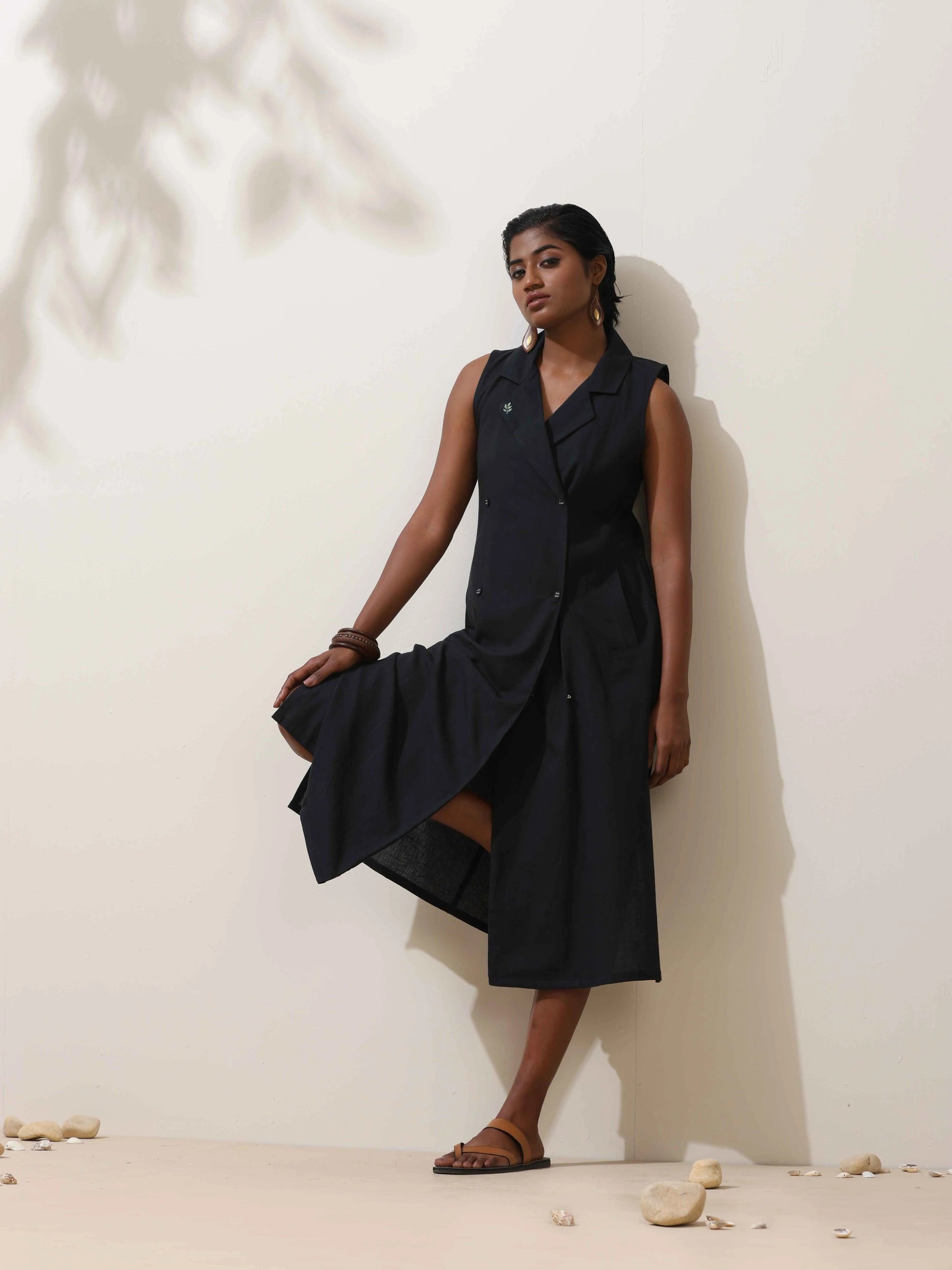 trueBrowns Black Cotton Linen Dress | Swadesiicart