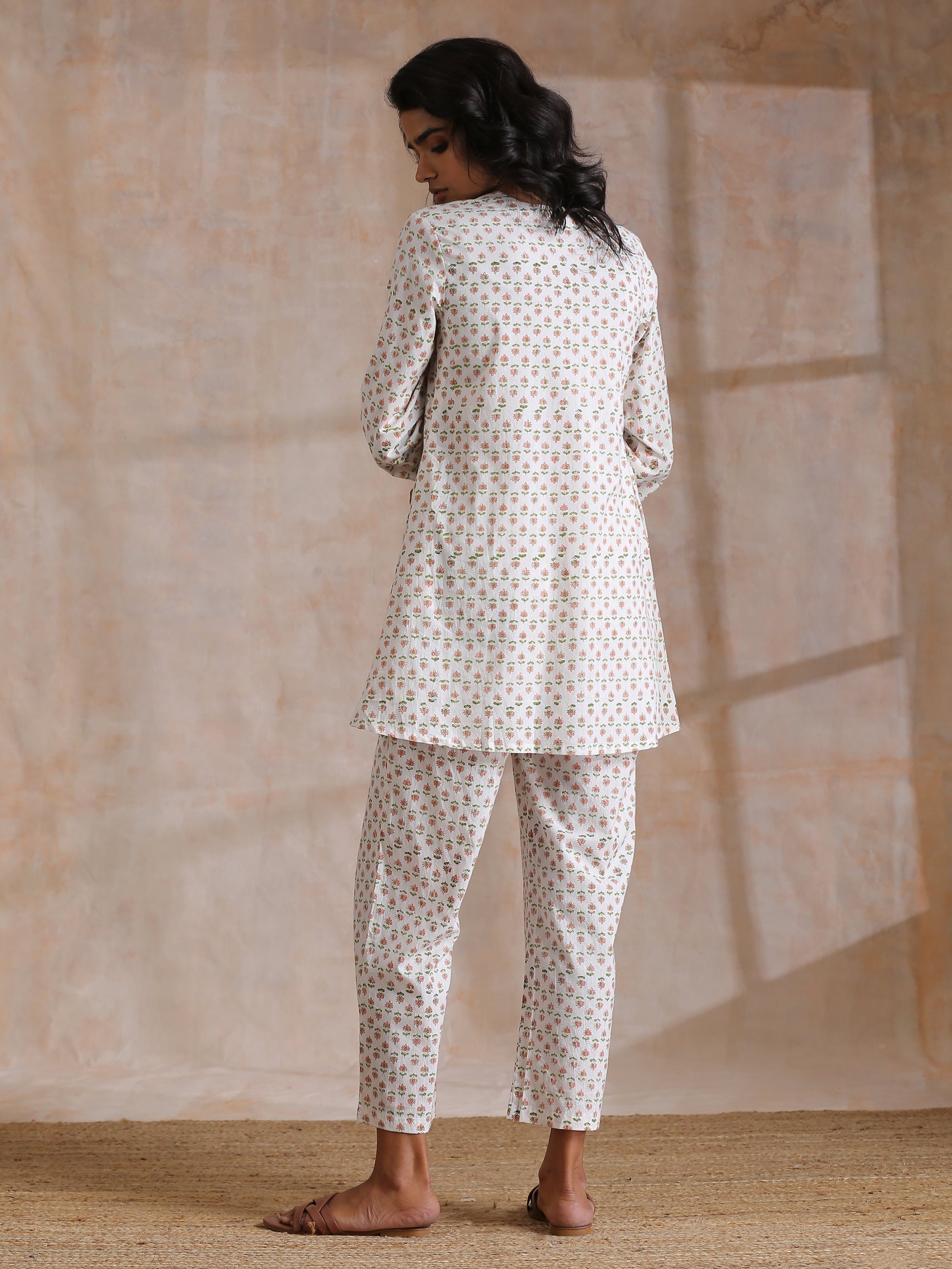 trueBrowns White With Small Floral Booti Print Cotton Pleated Co-Ord Set - Swadesiicart