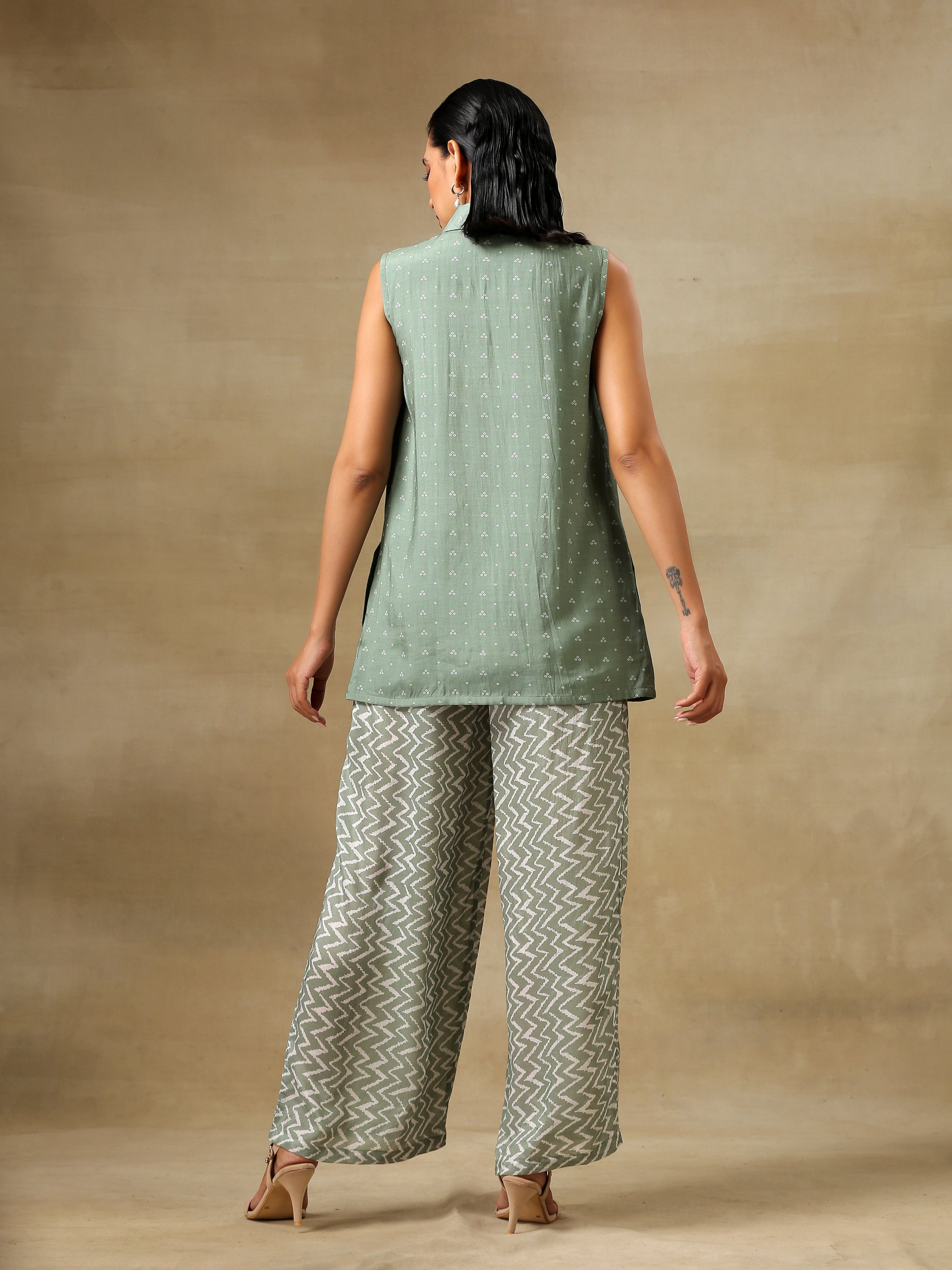 trueBrowns Light Green Bandhani Printed Silk Sleevesless Jacket Pant Set | Swadesiicart