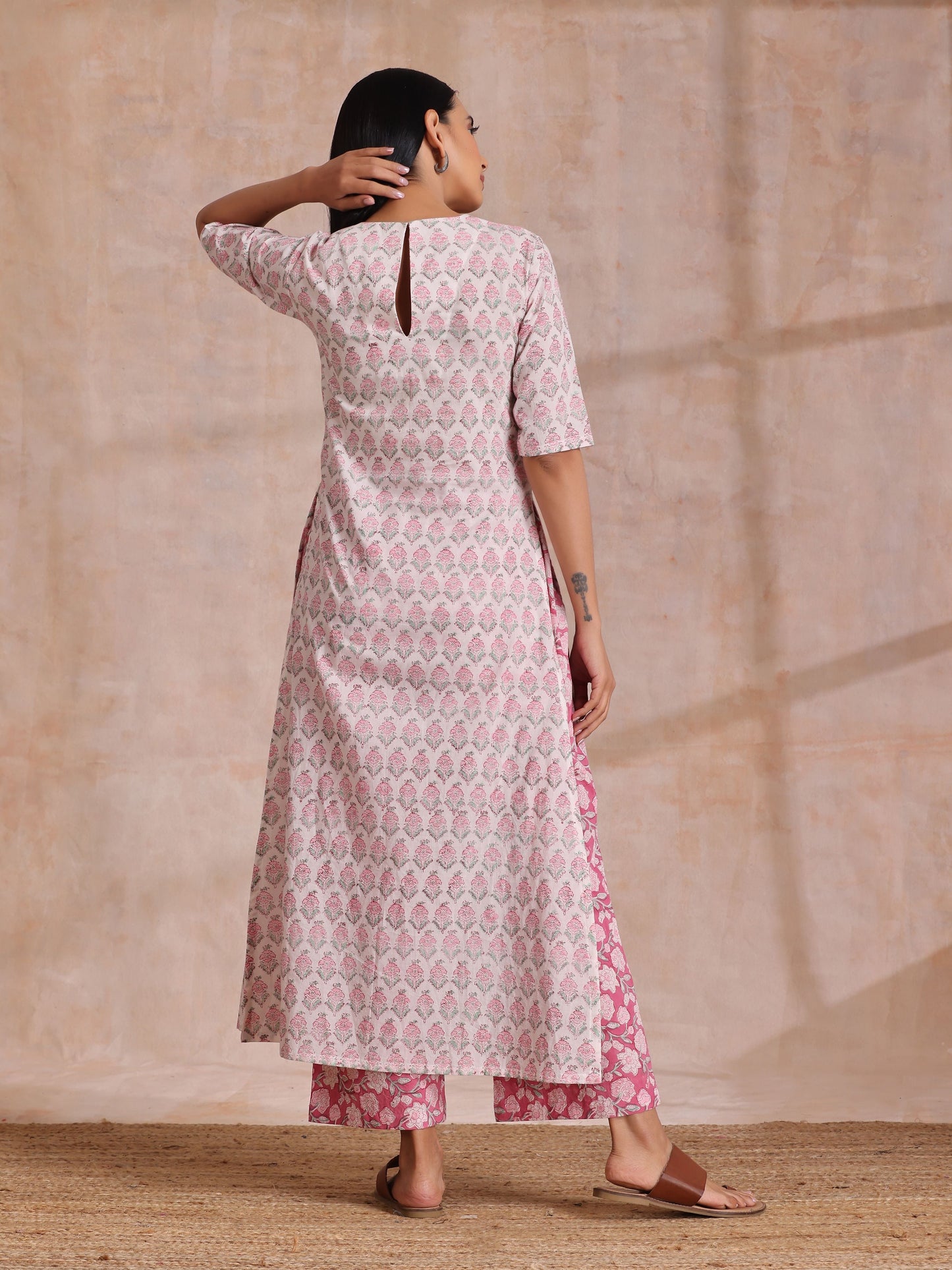 trueBrowns Pink Green Floral On White Block Print Cotton Slit Kurta Pant Set | Relove | Swadesiicart