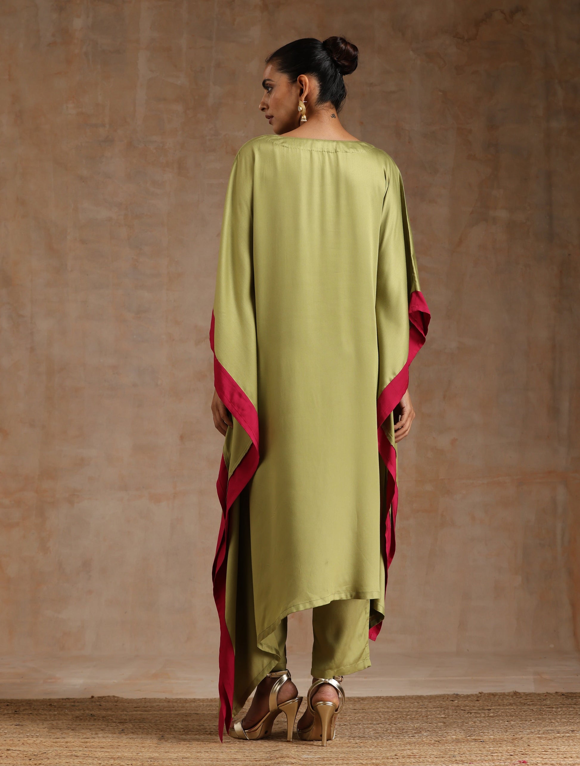 trueBrowns Light Green Modal Satin High-Low Kaftan Kurta Set | Swadesiicart