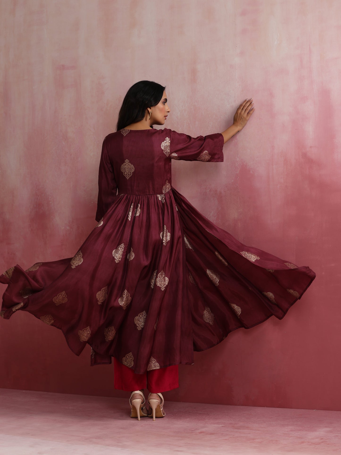 trueBrowns Purple Viscose Silk Kurta Set | Swadesiicart