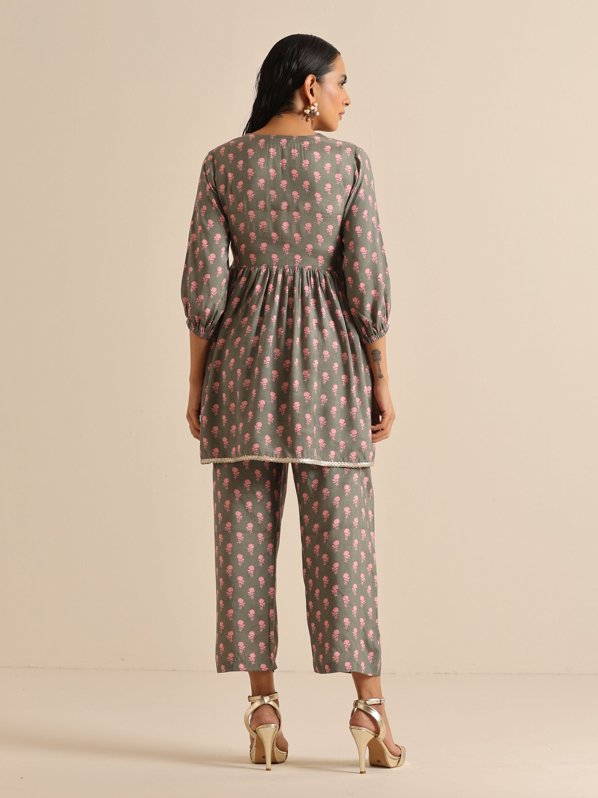 trueBrowns Grey Floral Silk Printed Co-Ord Set - Swadesiicart