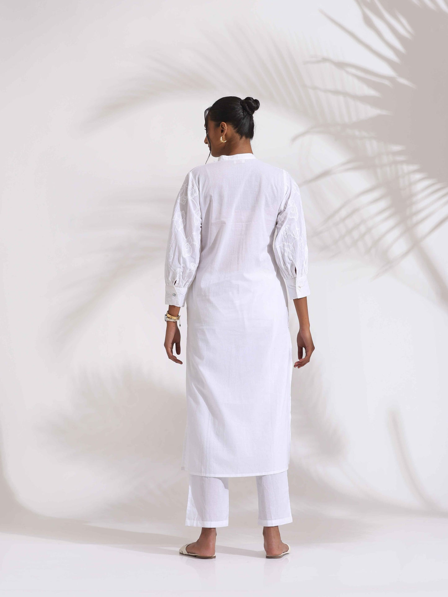 trueBrowns trueBrown White Cotton Schiffli Kurta Set | Swadesiicart