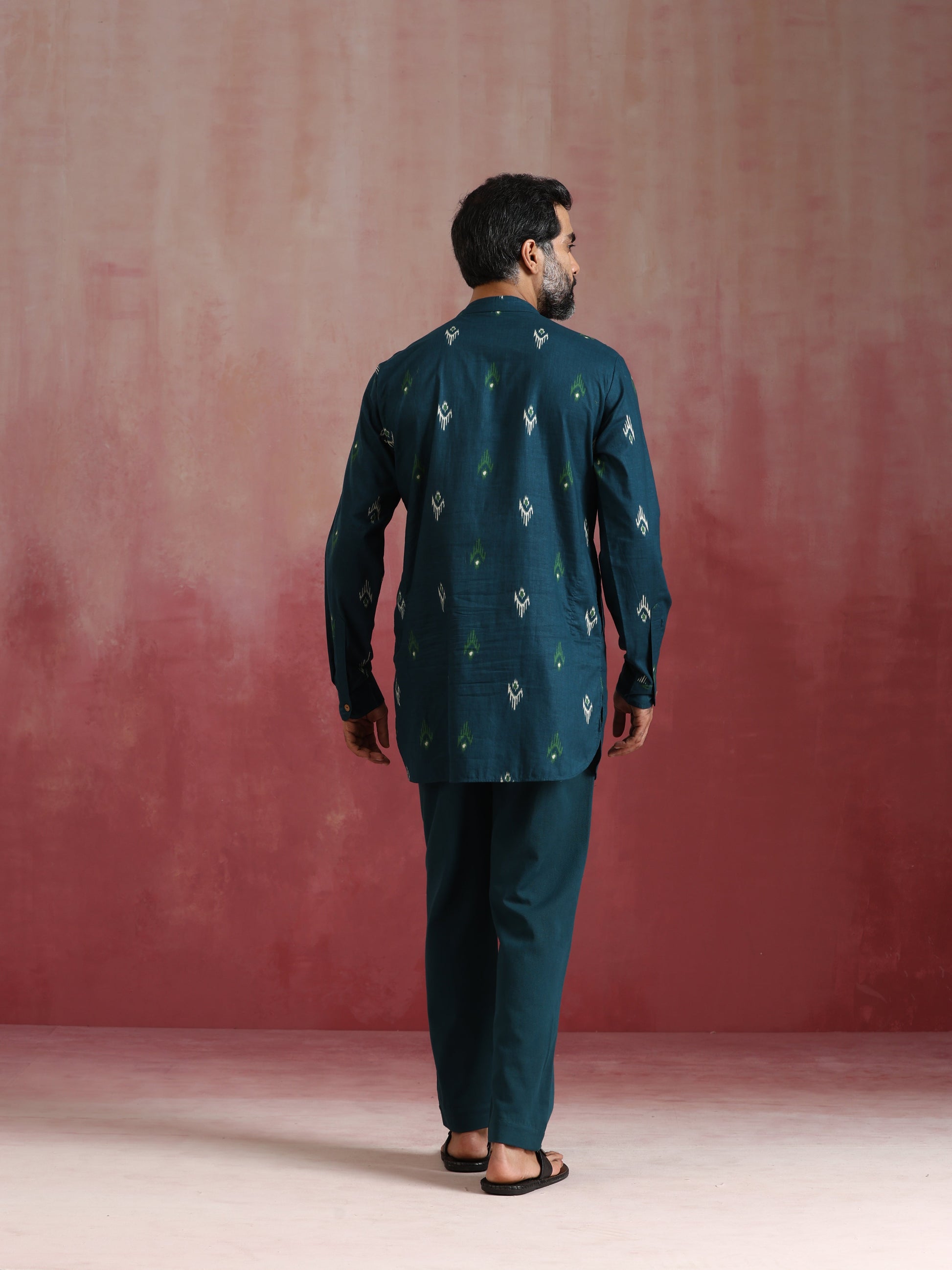 trueBrowns Men's Blue Ikat Print Mandarin Collar Kurta Co-ord set - Swadesiicart