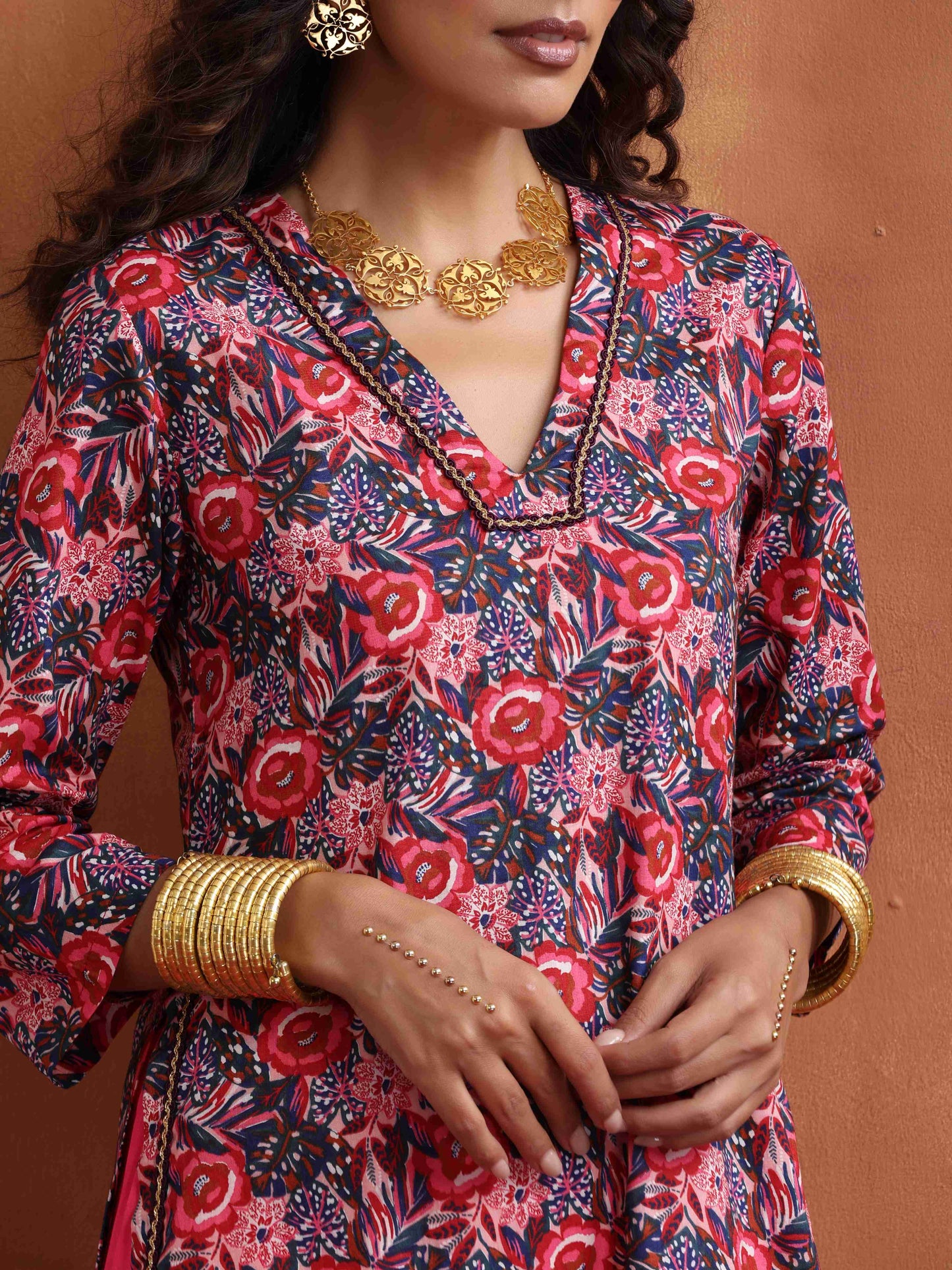 trueBrowns Pink Print High Slit Kurta Set | Swadesiicart