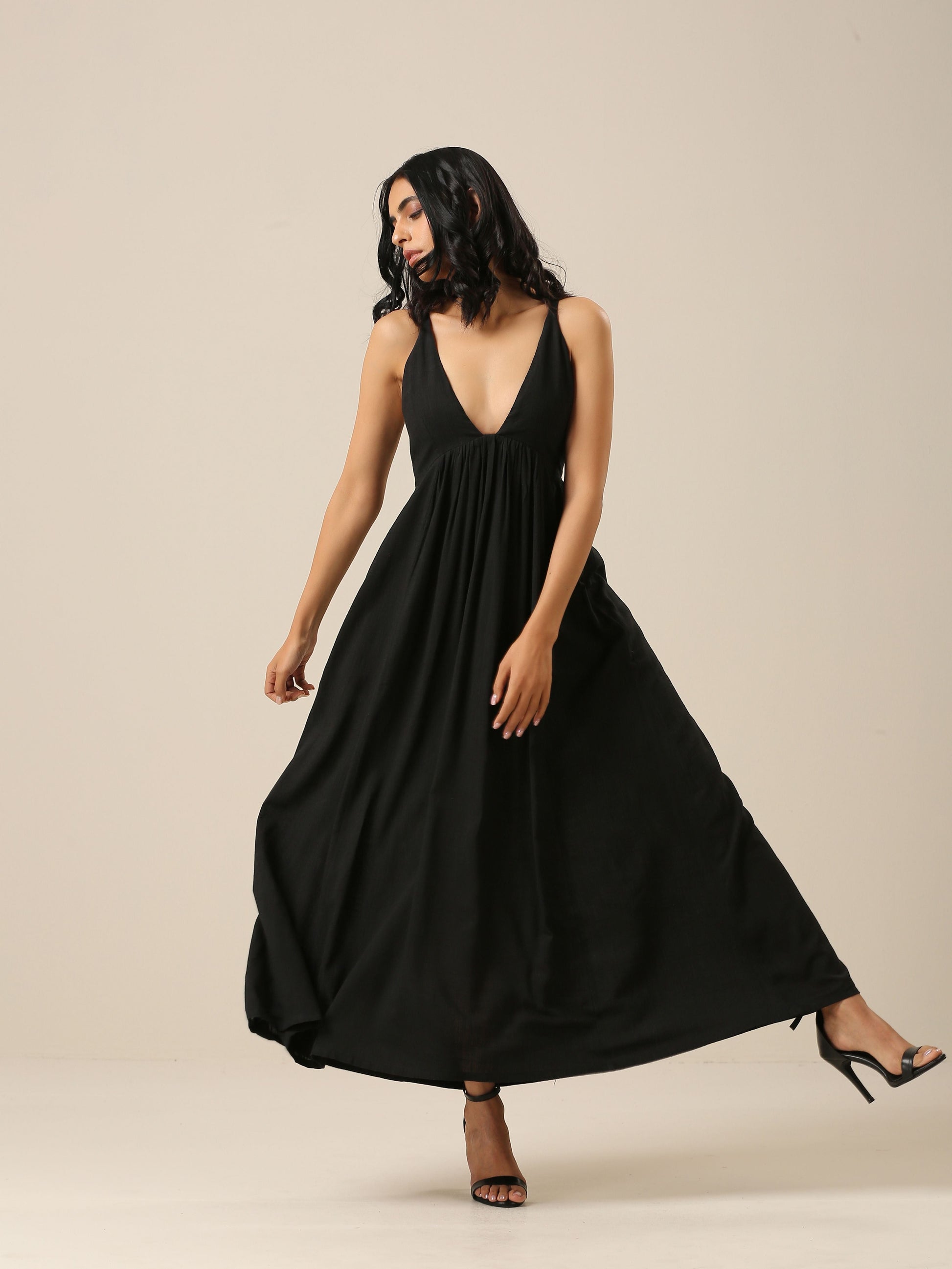 trueBrowns Black Slub Texture Sleeveless Dress | Swadesiicart