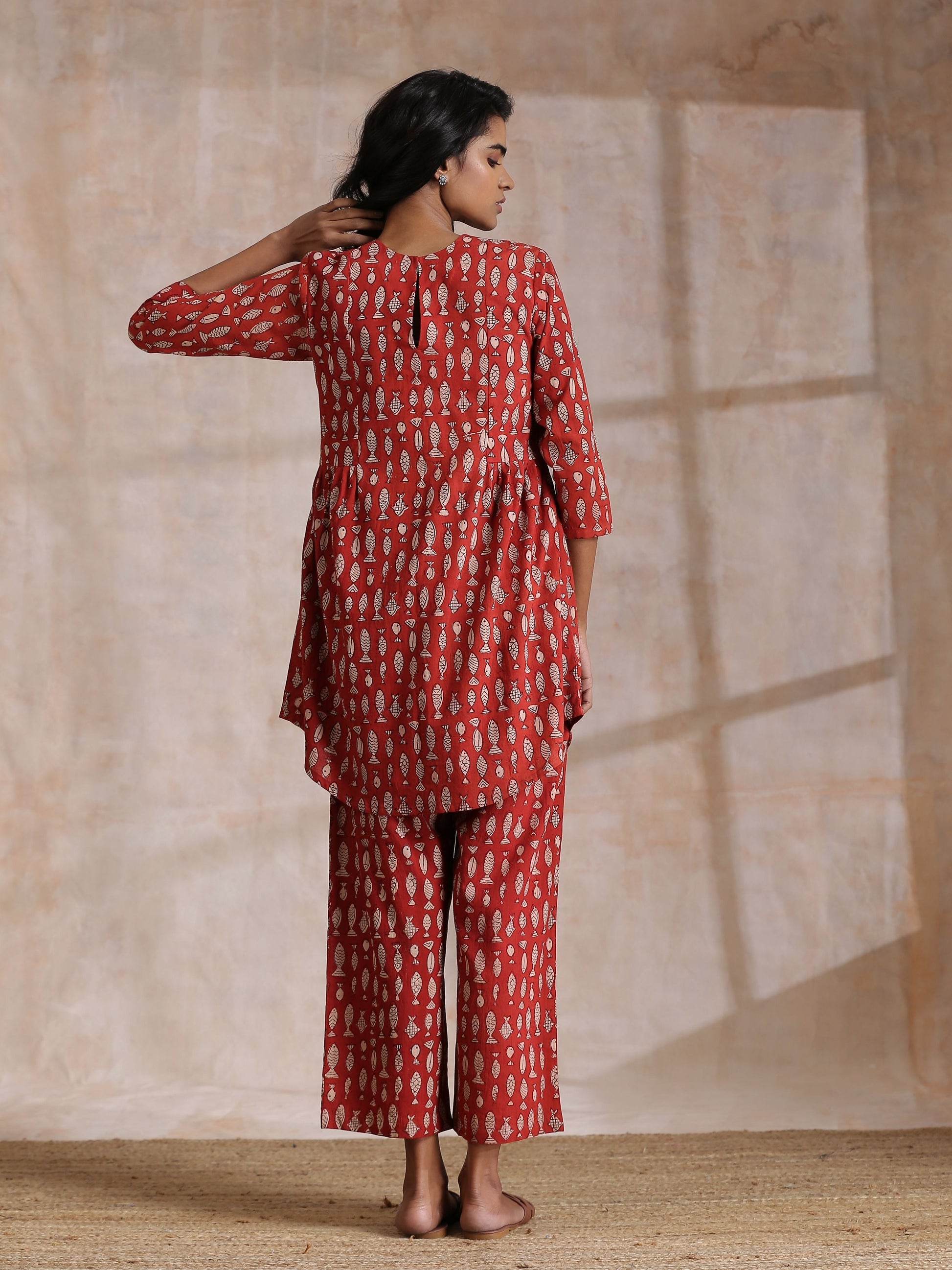 trueBrowns Rust Red Bagru Fish Print Cotton Gathers Co-Ord Set - Swadesiicart