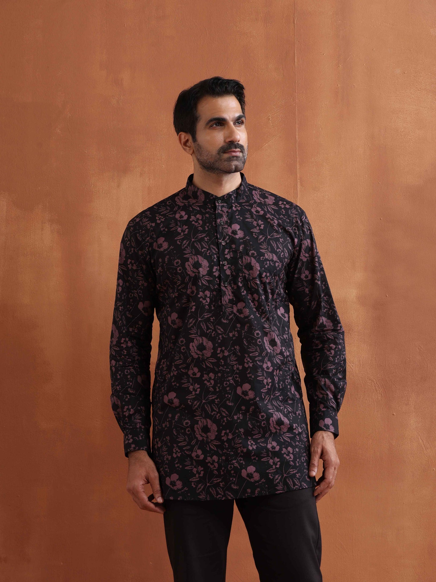 trueBrowns Men's Black Floral Printed Short Kurta | Swadesiicart