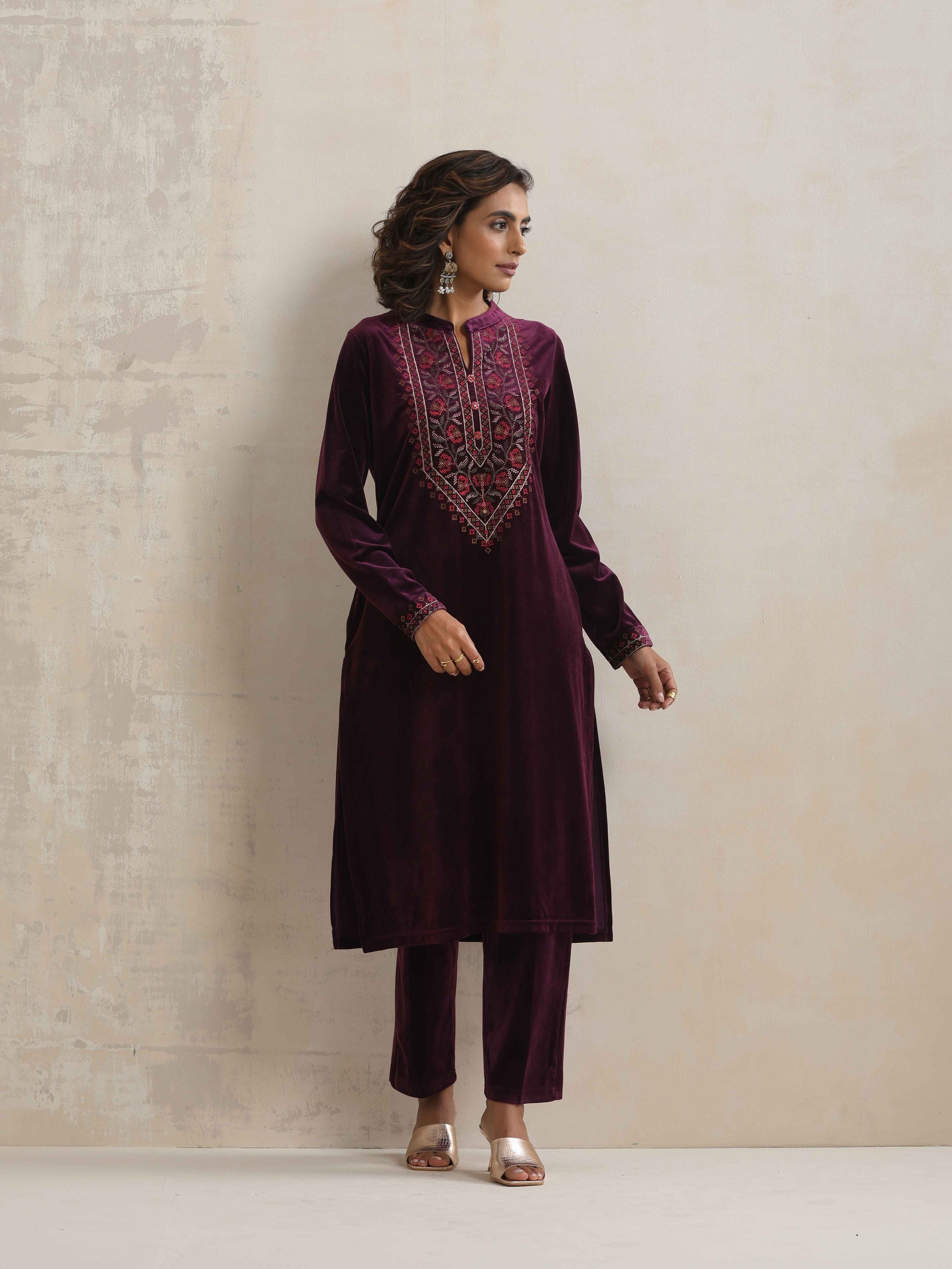 trueBrowns Purple Velvet Floral Embroidered Kurta Pant Dupatta Set | Swadesiicart
