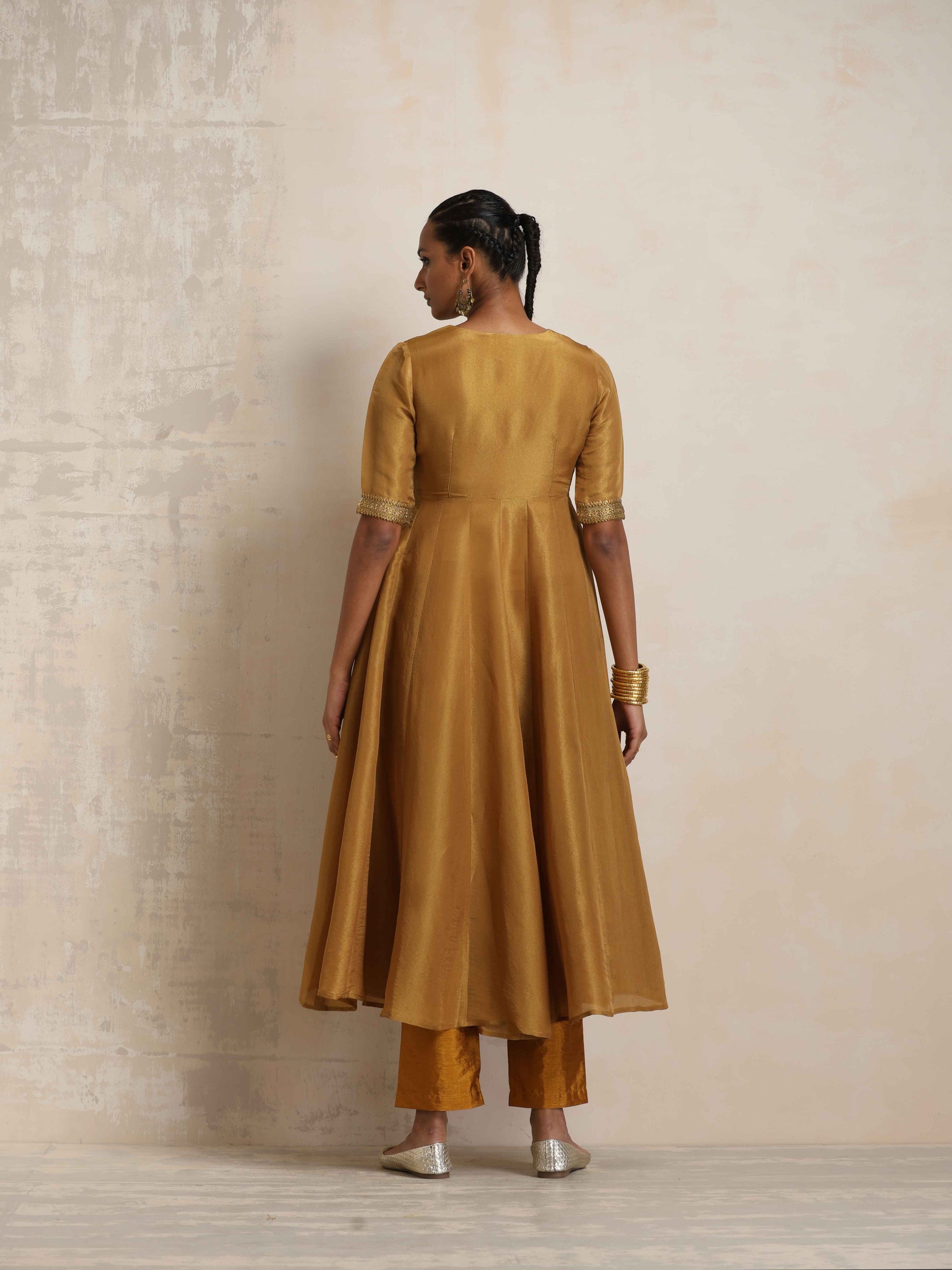 trueBrowns Gold Tissue Flared Anarkali Kurta Set | Swadesiicart