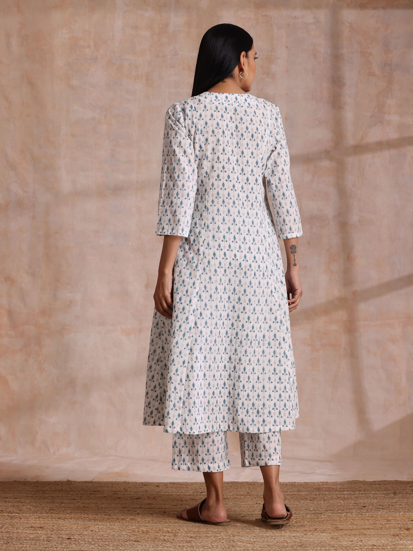 trueBrowns White With Teal Buta Block Print Cotton Front Neck Gathered Kurta Pant Set | Swadesiicart