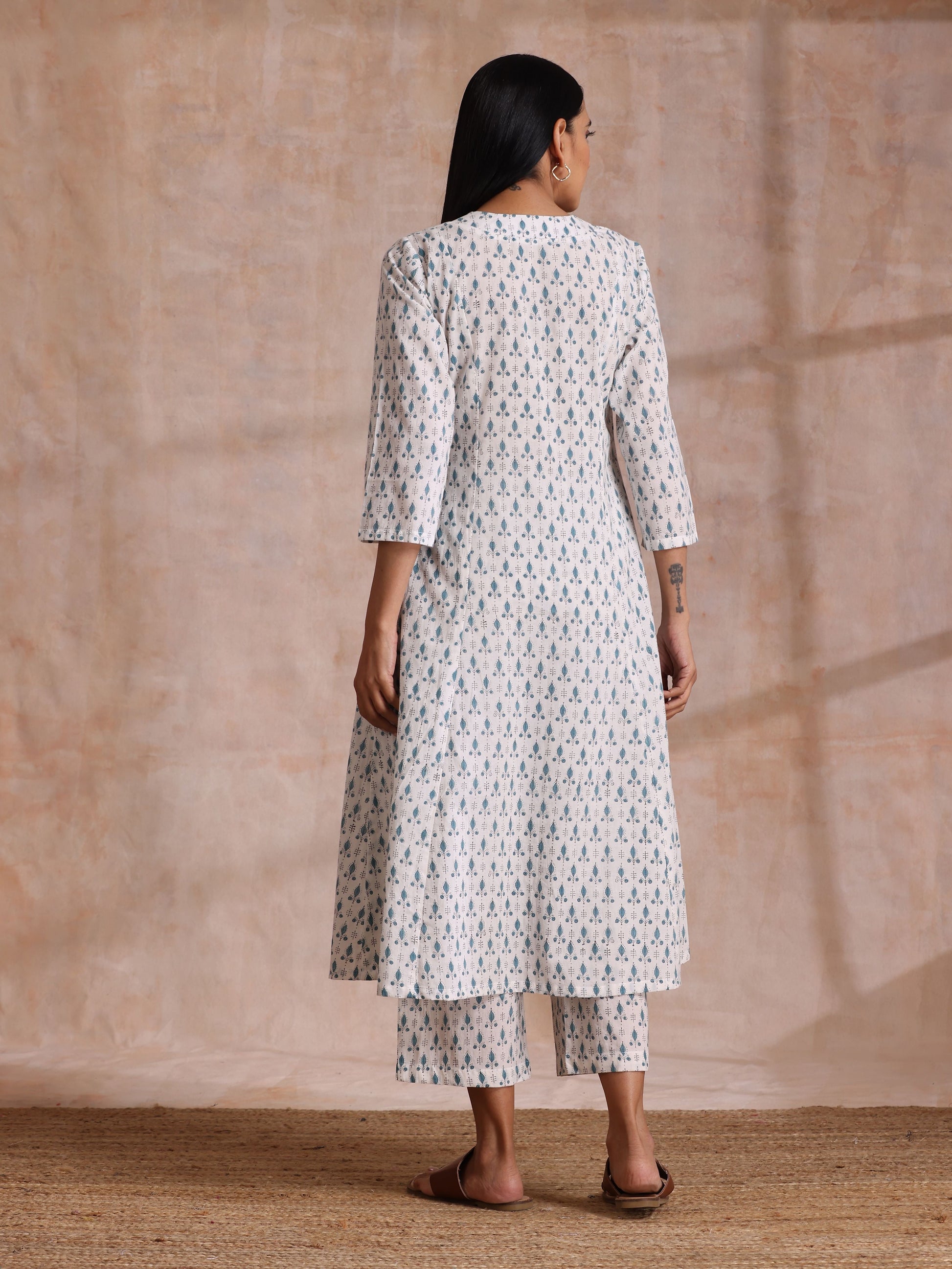 trueBrowns White With Teal Buta Block Print Cotton Front Neck Gathered Kurta Pant Set | Swadesiicart
