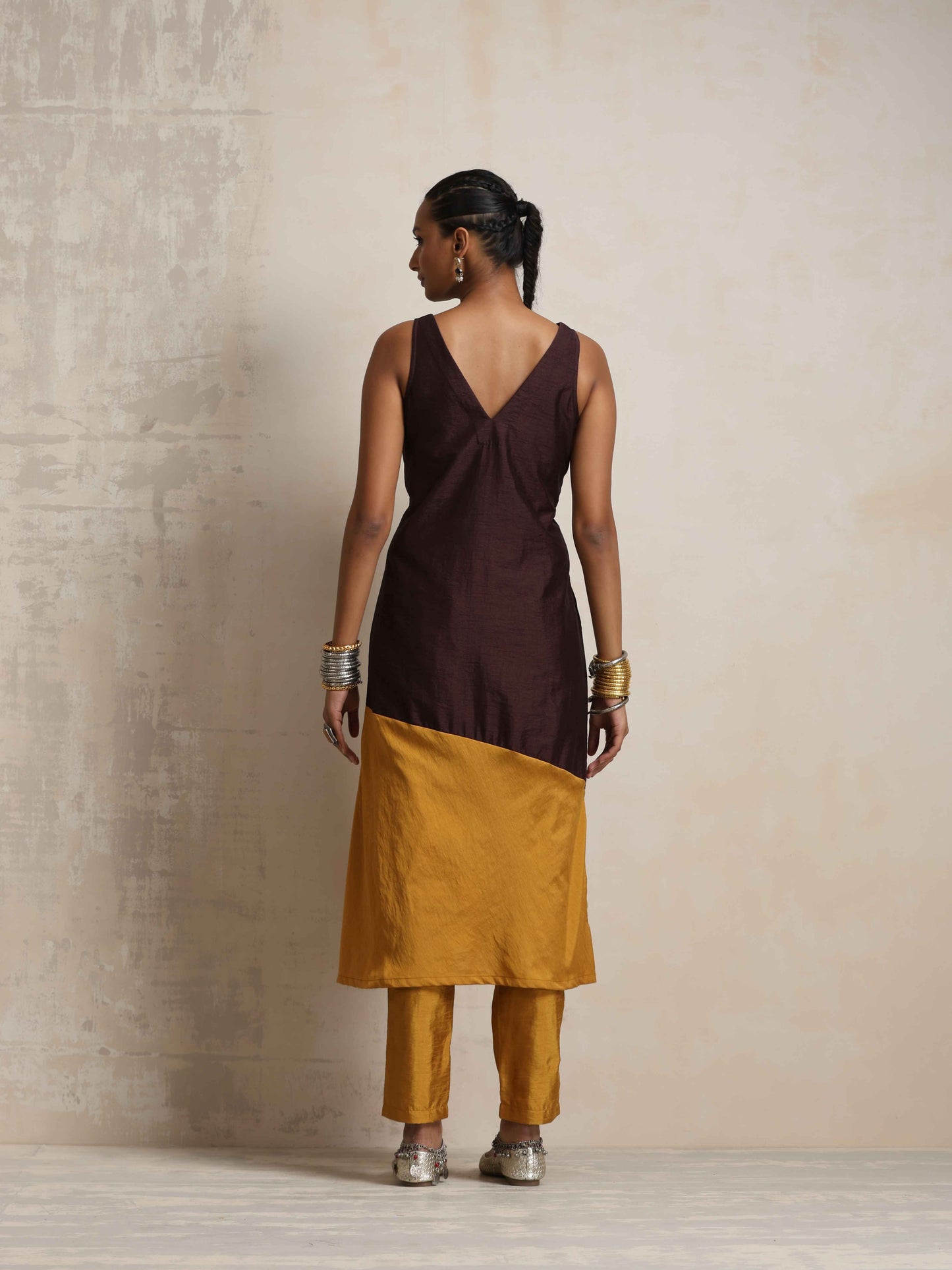 trueBrowns Cola Silk Kurta Set | Swadesiicart