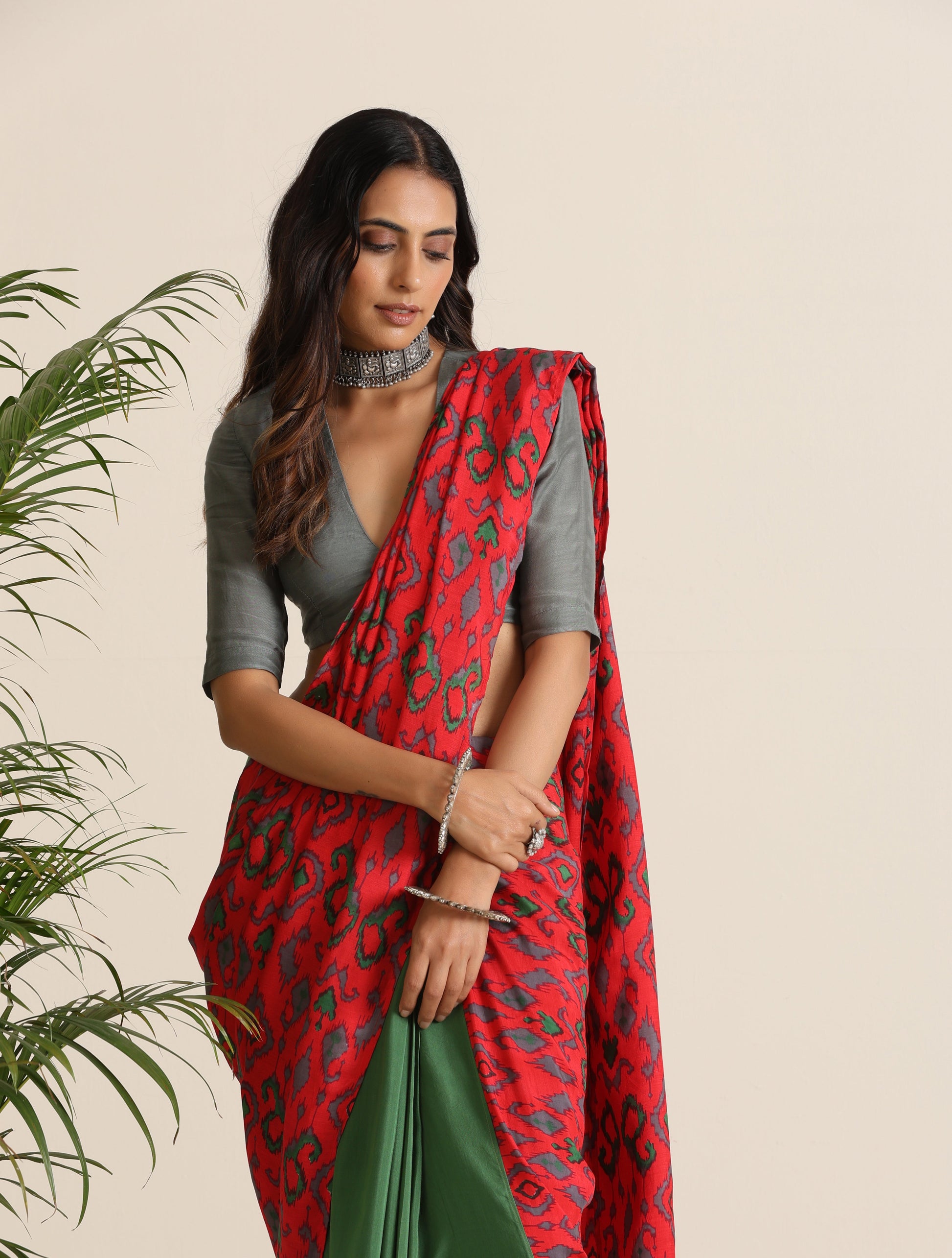 trueBrowns Red Muslin Ikat Saree | Swadesiicart