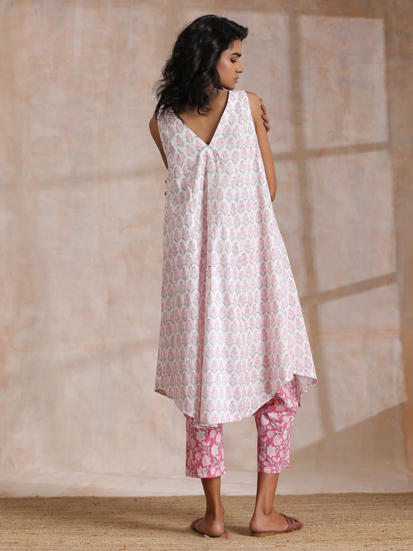 trueBrowns Pink Green Floral On White Block Print Cotton Sleeveless Flared Kurta Pant Set | Swadesiicart