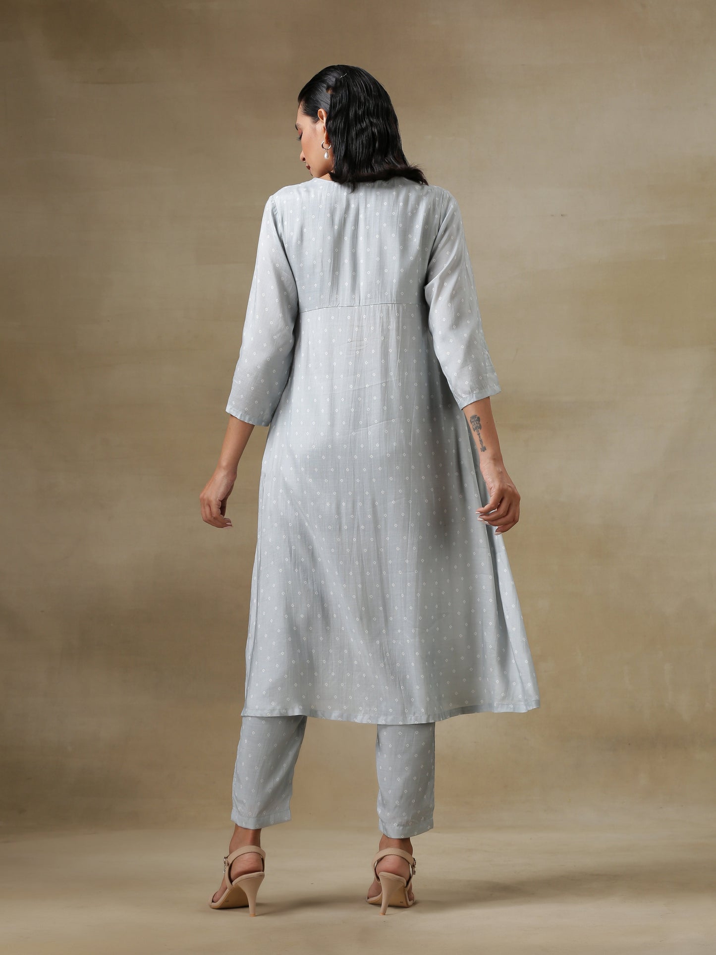 trueBrowns Grey Bandhani Printed Silk Yoke Kurta Pant Set | Swadesiicart