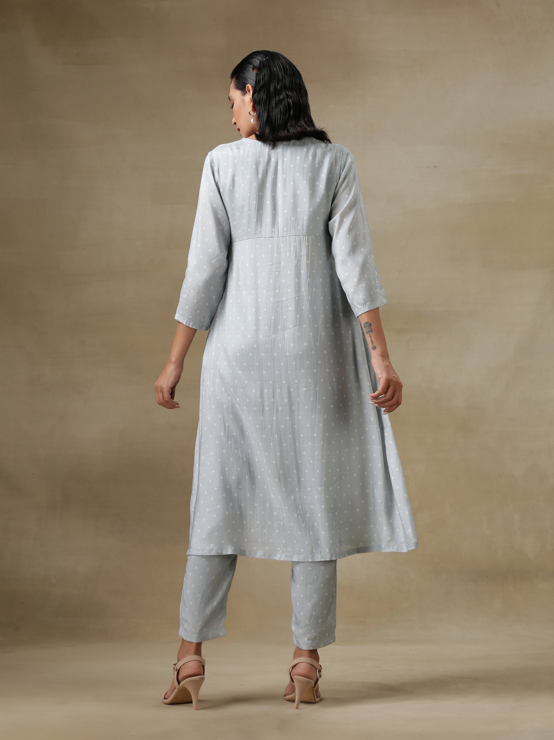 trueBrowns Grey Bandhani Printed Silk Yoke Kurta Pant Set | Swadesiicart
