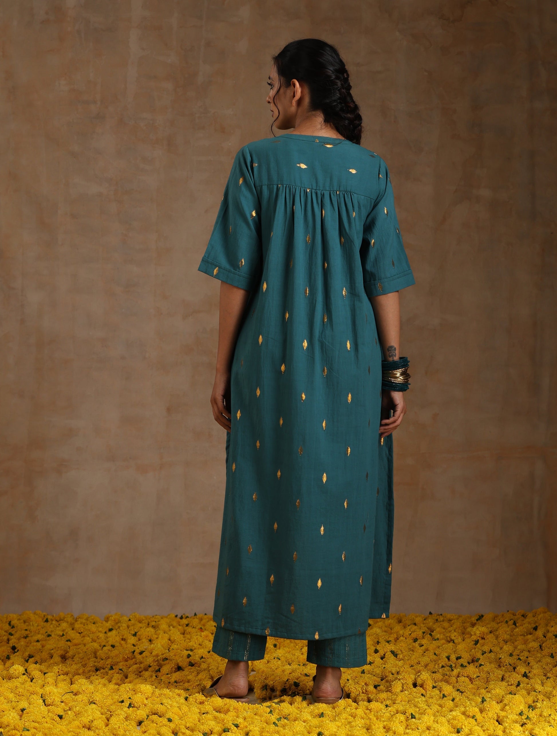 trueBrowns Deep Sea Gold Cotton Relaxed High-Low Kurta Set | Swadesiicart