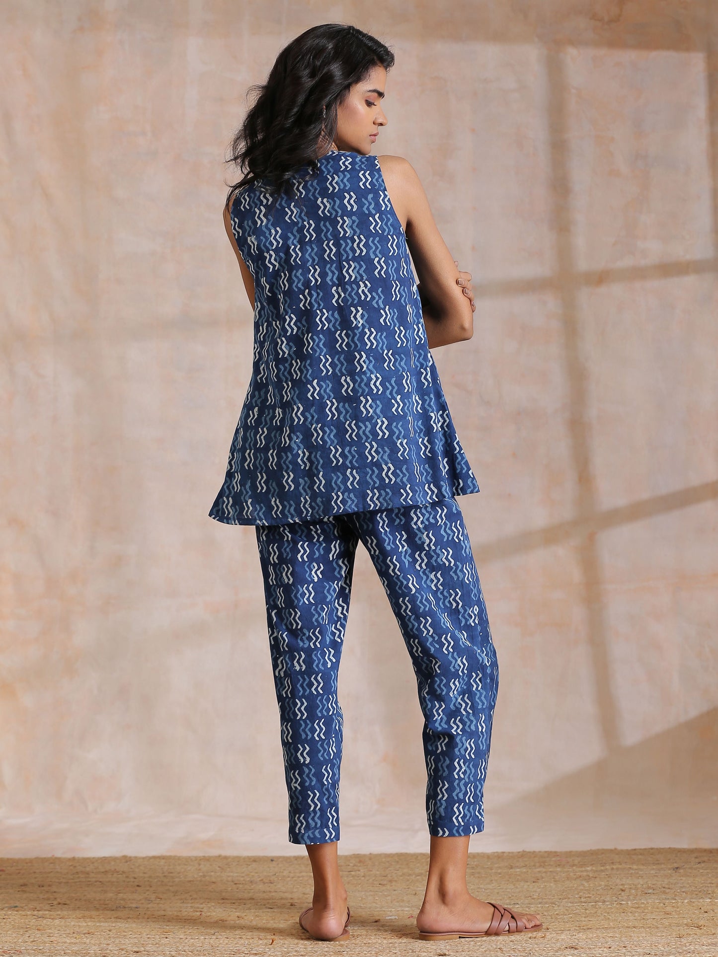 trueBrowns Indigo Dabu Zig-Zag Motifs Print Cotton Sleeveless Co-Ord Set - Swadesiicart