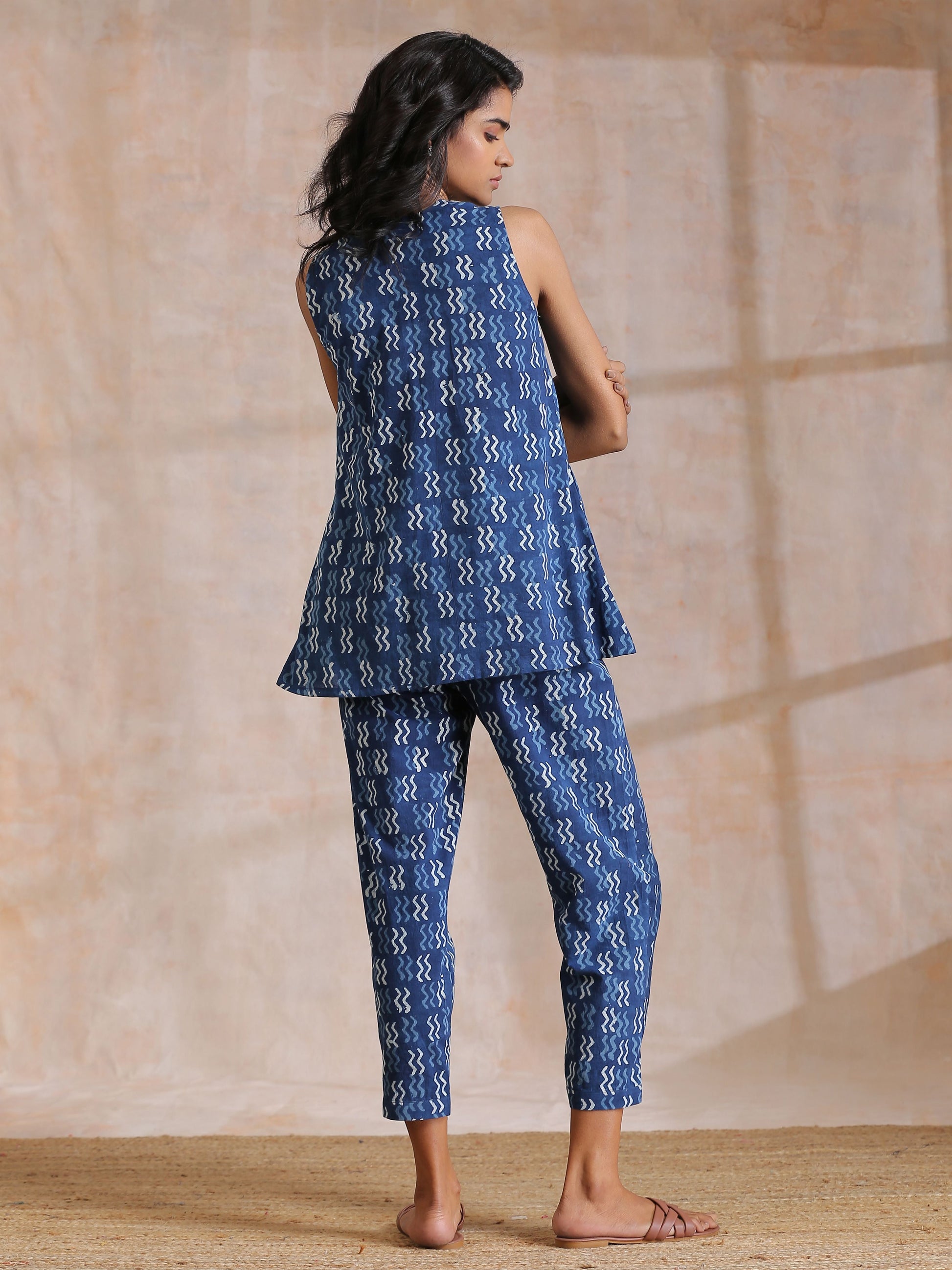 trueBrowns Indigo Dabu Zig-Zag Motifs Print Cotton Sleeveless Co-Ord Set - Swadesiicart