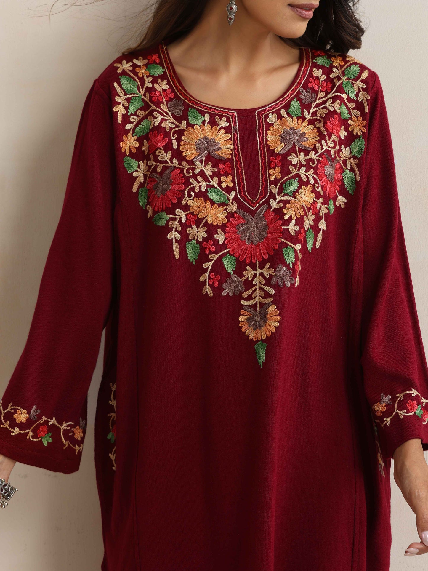 trueBrowns Maroon Kashmiri Floral Embroidered Woollen Phiran Kurta | Swadesiicart