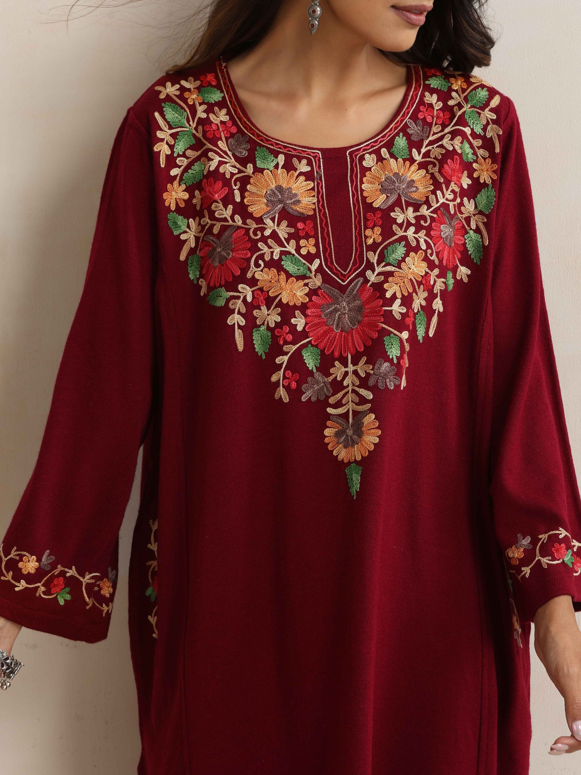 trueBrowns Maroon Kashmiri Floral Embroidered Woollen Phiran Kurta | Swadesiicart