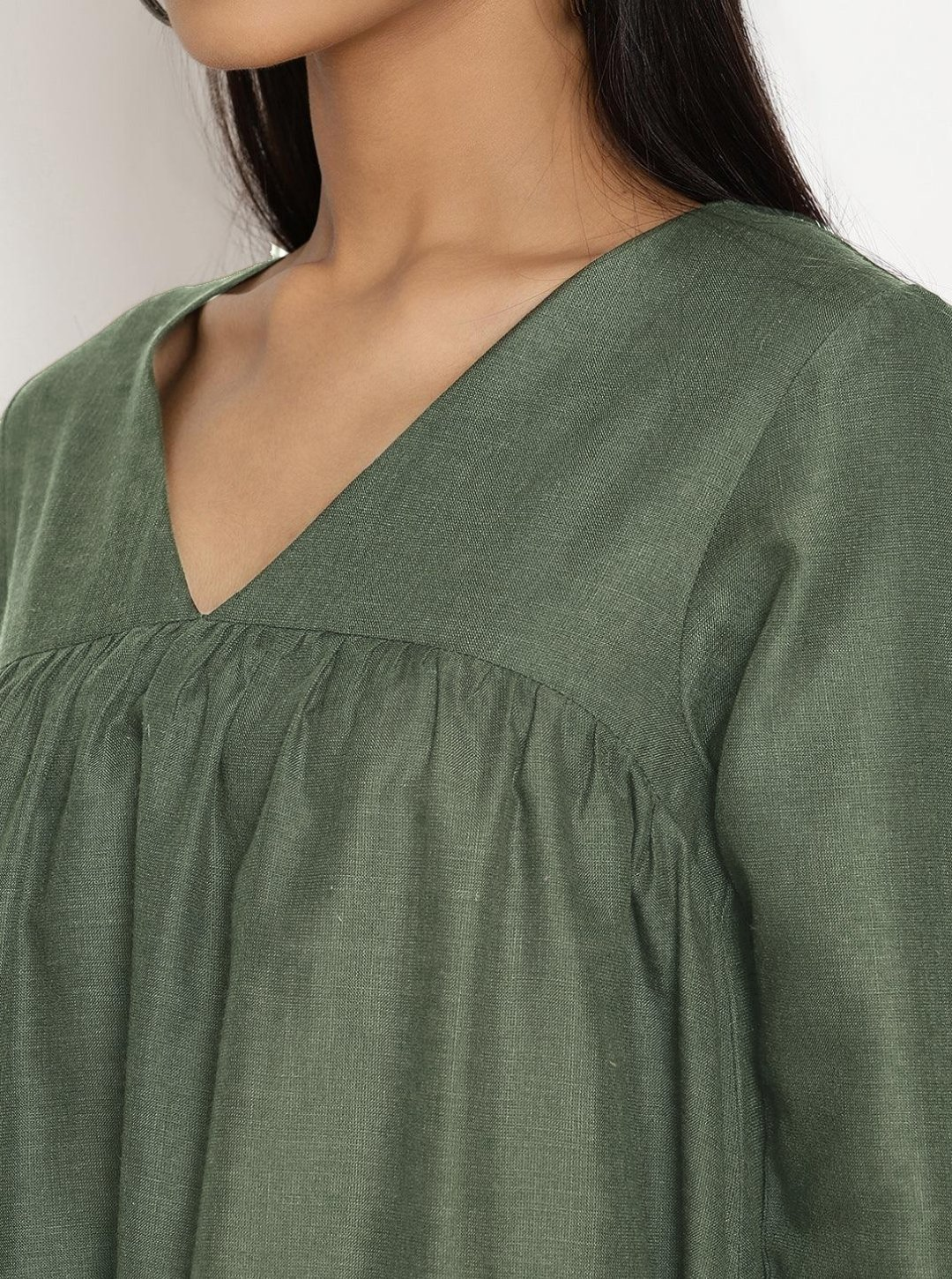 trueBrowns Cotton Linen Light Green Gathered Kurta Pant Set | Swadesiicart
