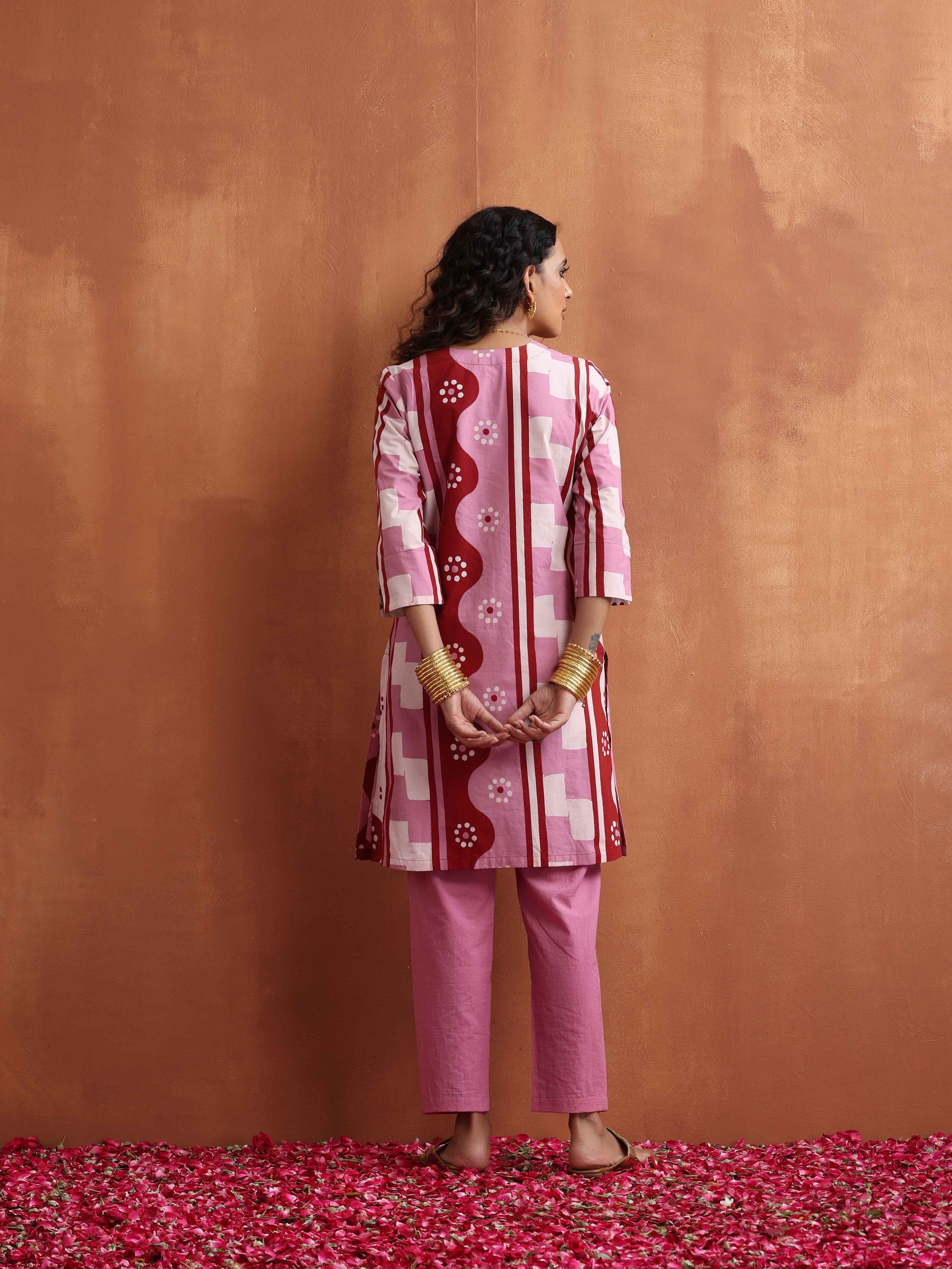 trueBrowns Pink Geometric Print Kurta Co-ord Set - Swadesiicart