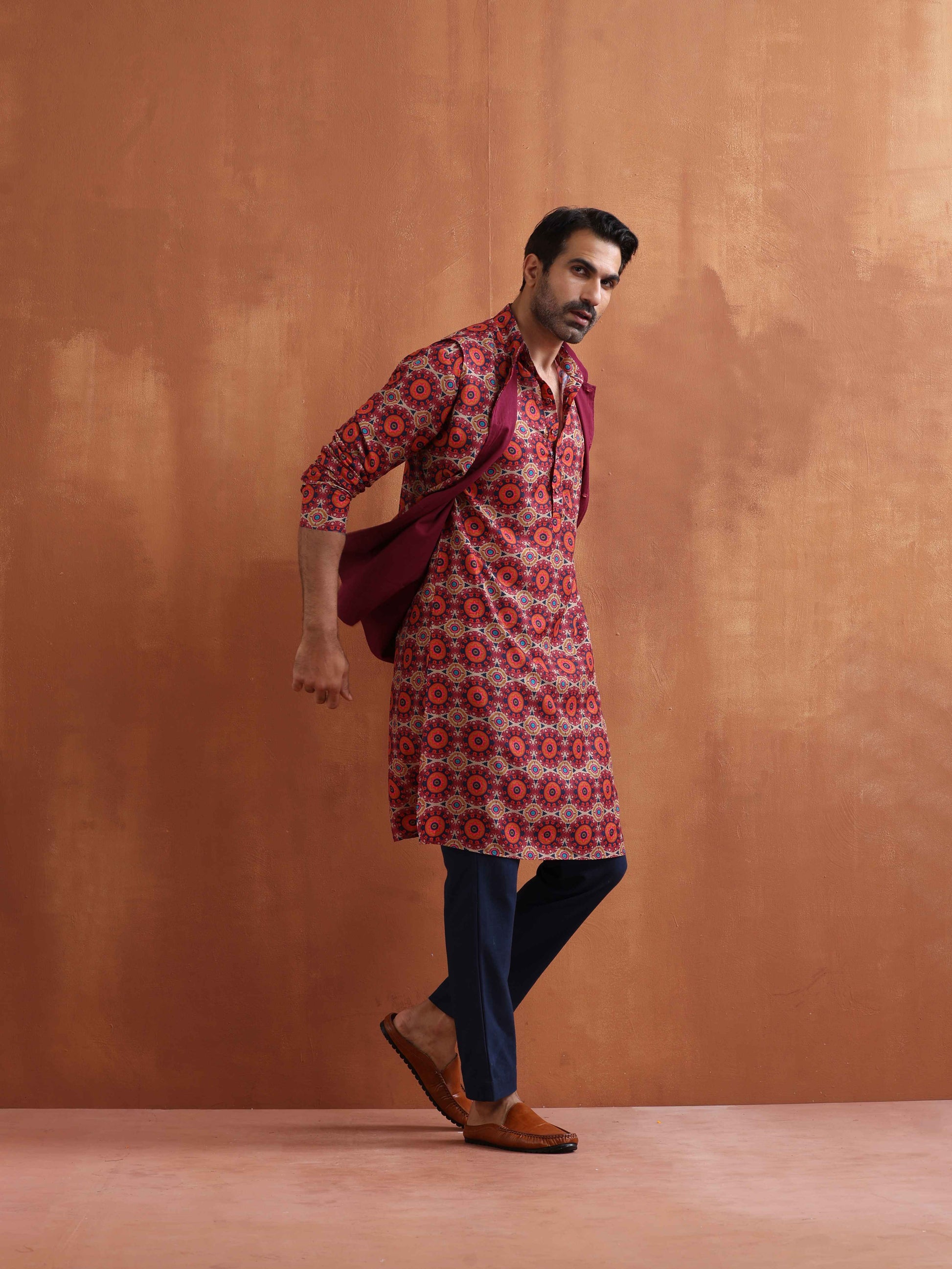 trueBrowns Men's Beige Printed Kurta | Swadesiicart