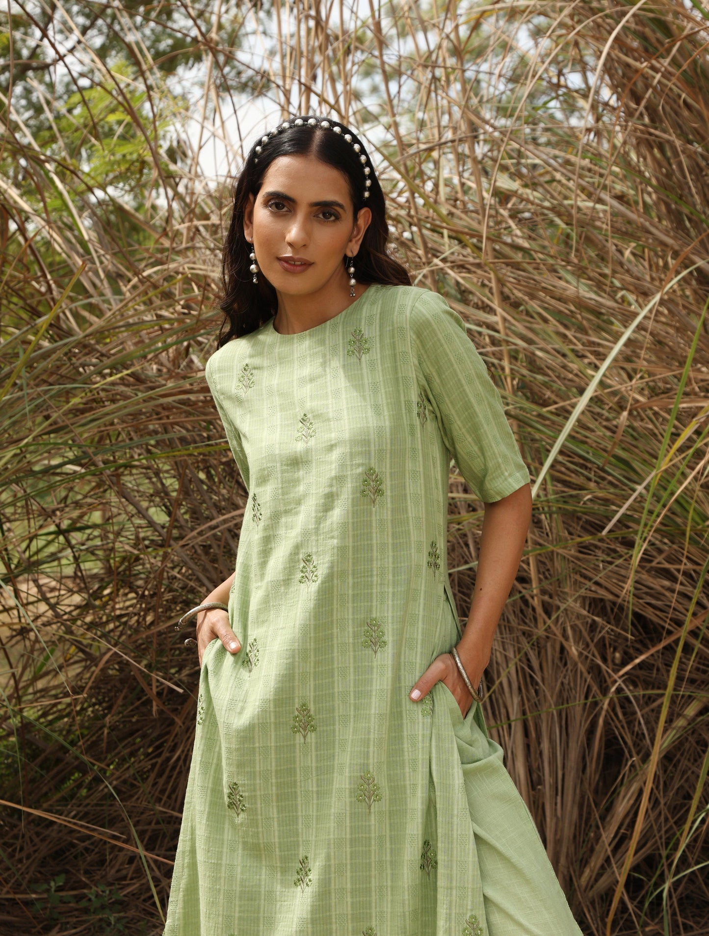 trueBrowns Green Cotton Dobby Embroidered Kurta Set | Swadesiicart