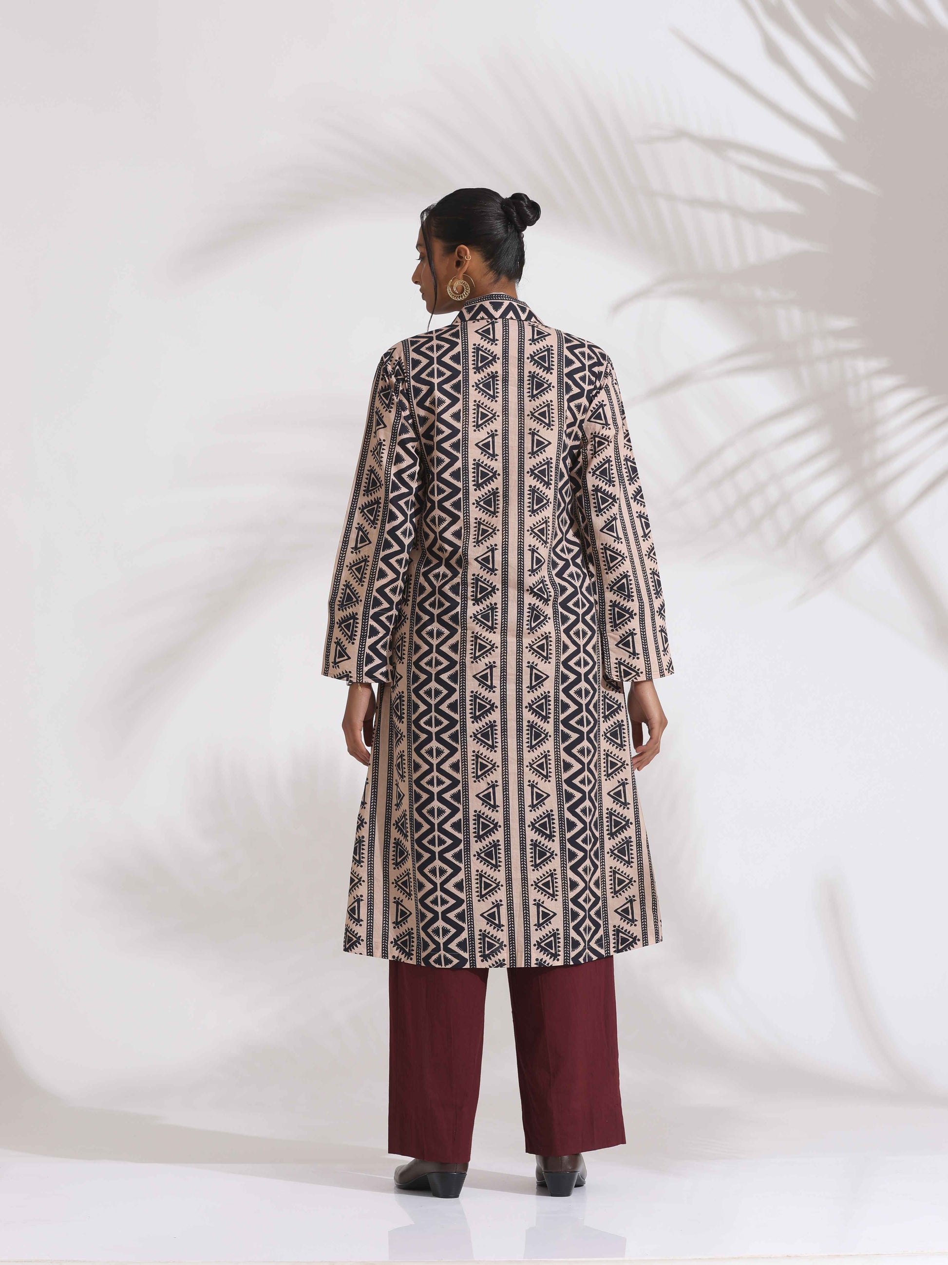 trueBrowns Beige Cotton Geometric Print Shirt Kurta Set | Swadesiicart