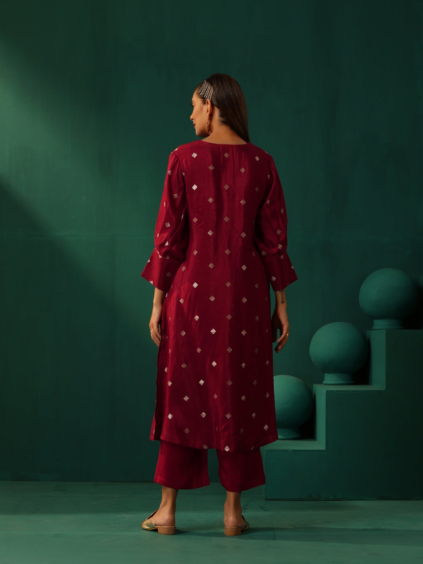 trueBrowns Maroon Diamond Viscose Silk Puff Sleeve Kurta Pant Set | Swadesiicart