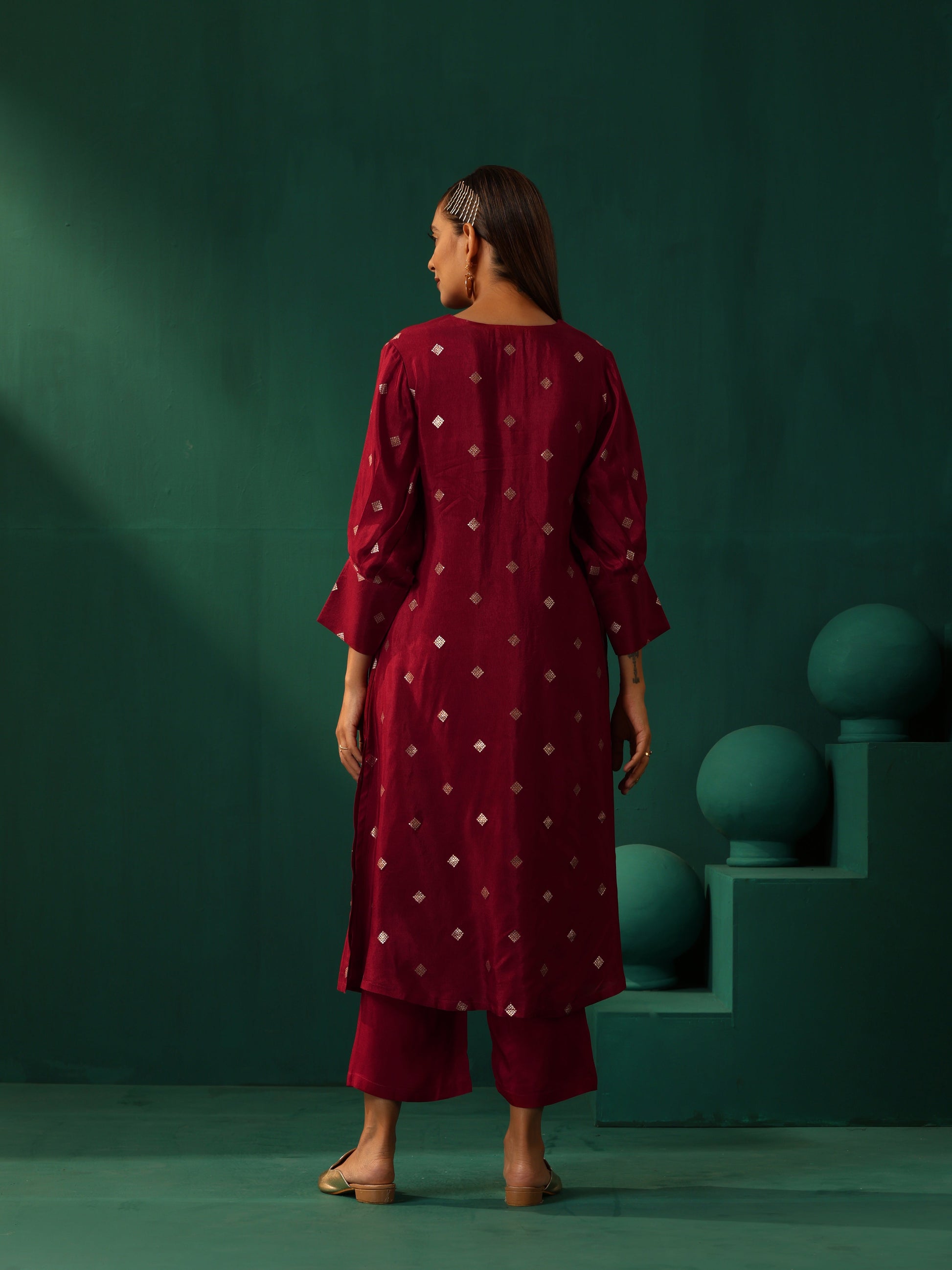 trueBrowns Maroon Diamond Viscose Silk Puff Sleeve Kurta Pant Set | Swadesiicart