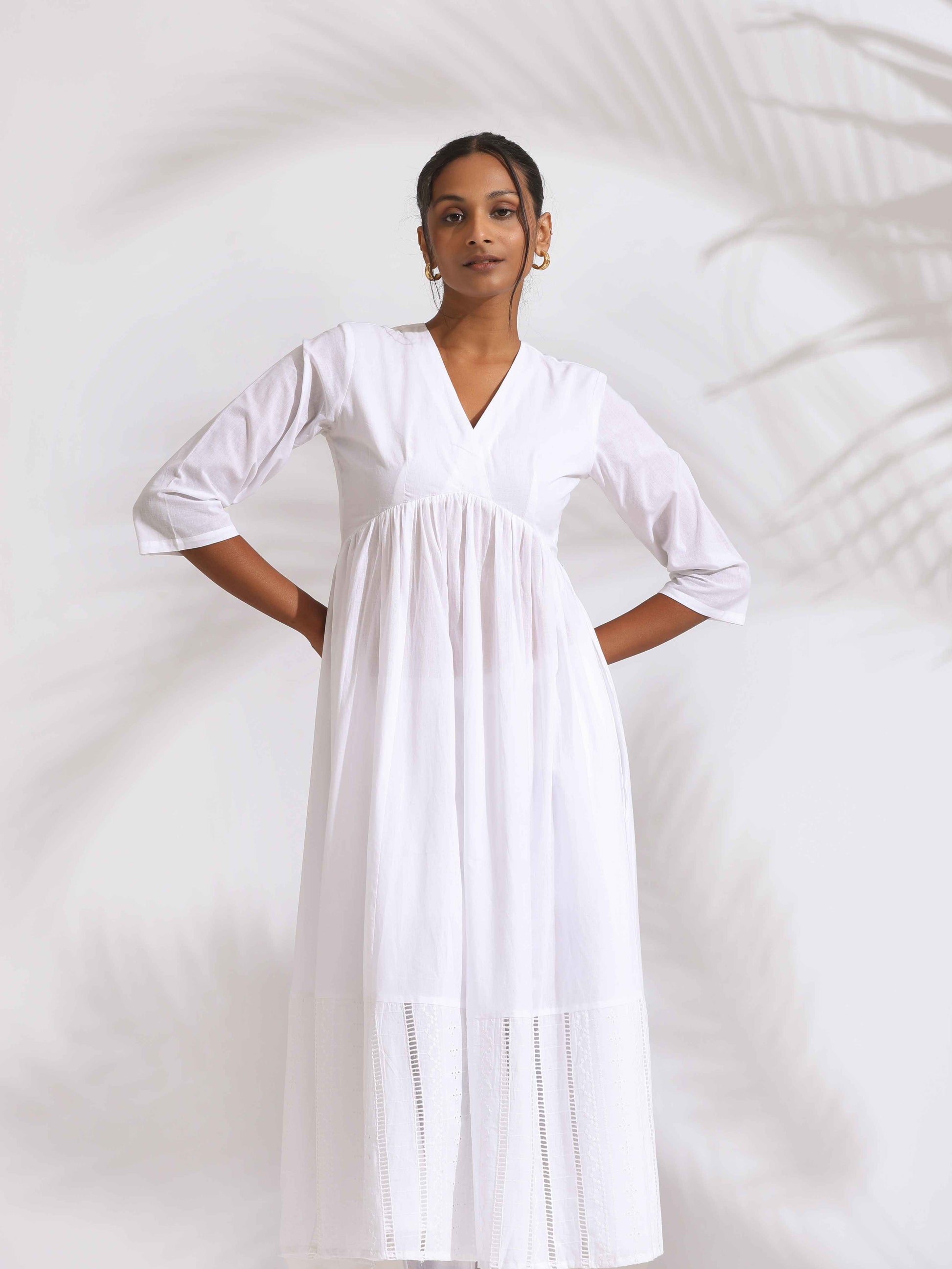 trueBrowns White Cotton Schiffli Flared Anarkali Kurta Set | Swadesiicart