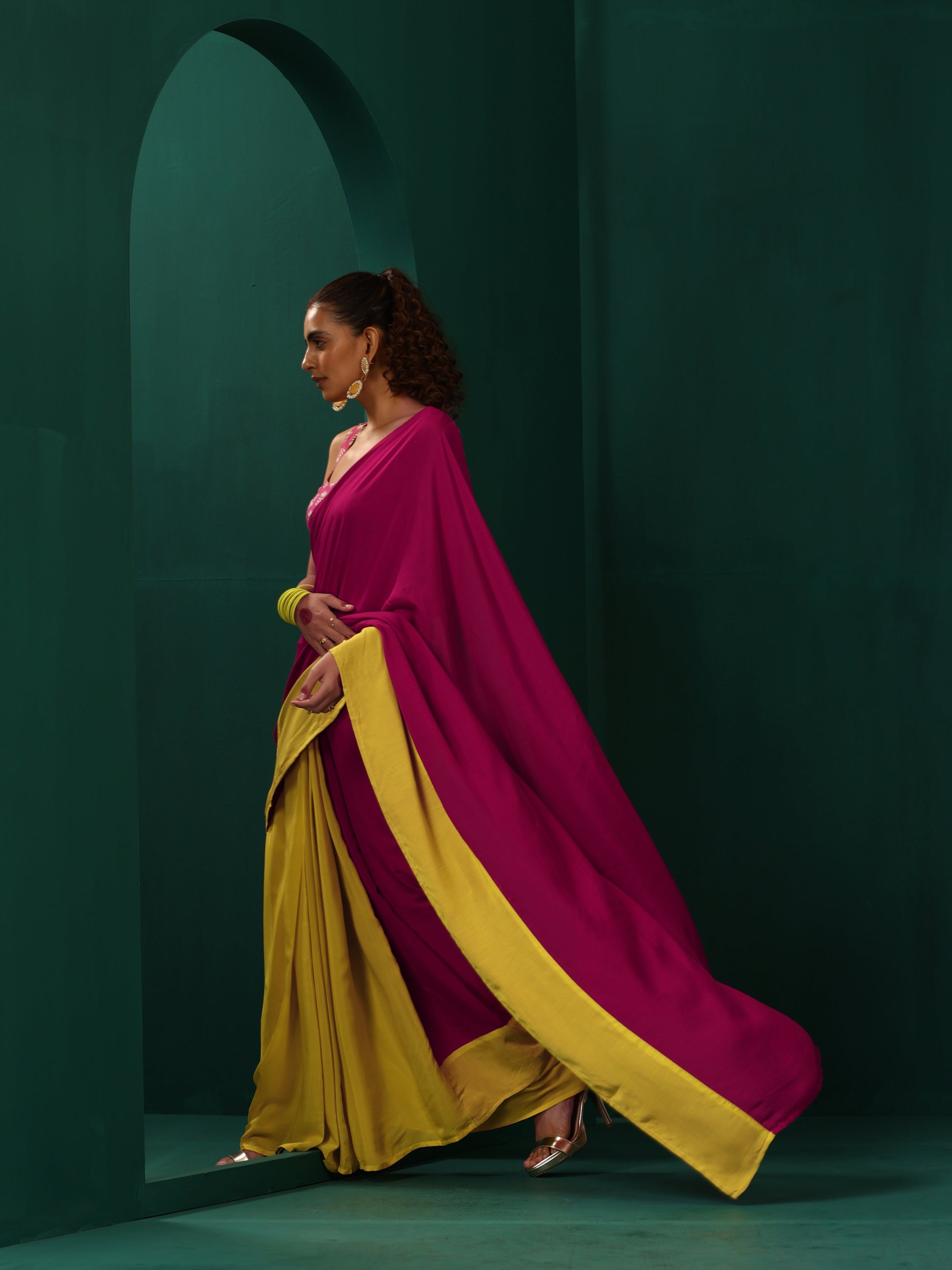 trueBrowns Lime Yellow Pink Muslin Silk Ready to Wear Saree | Swadesiicart