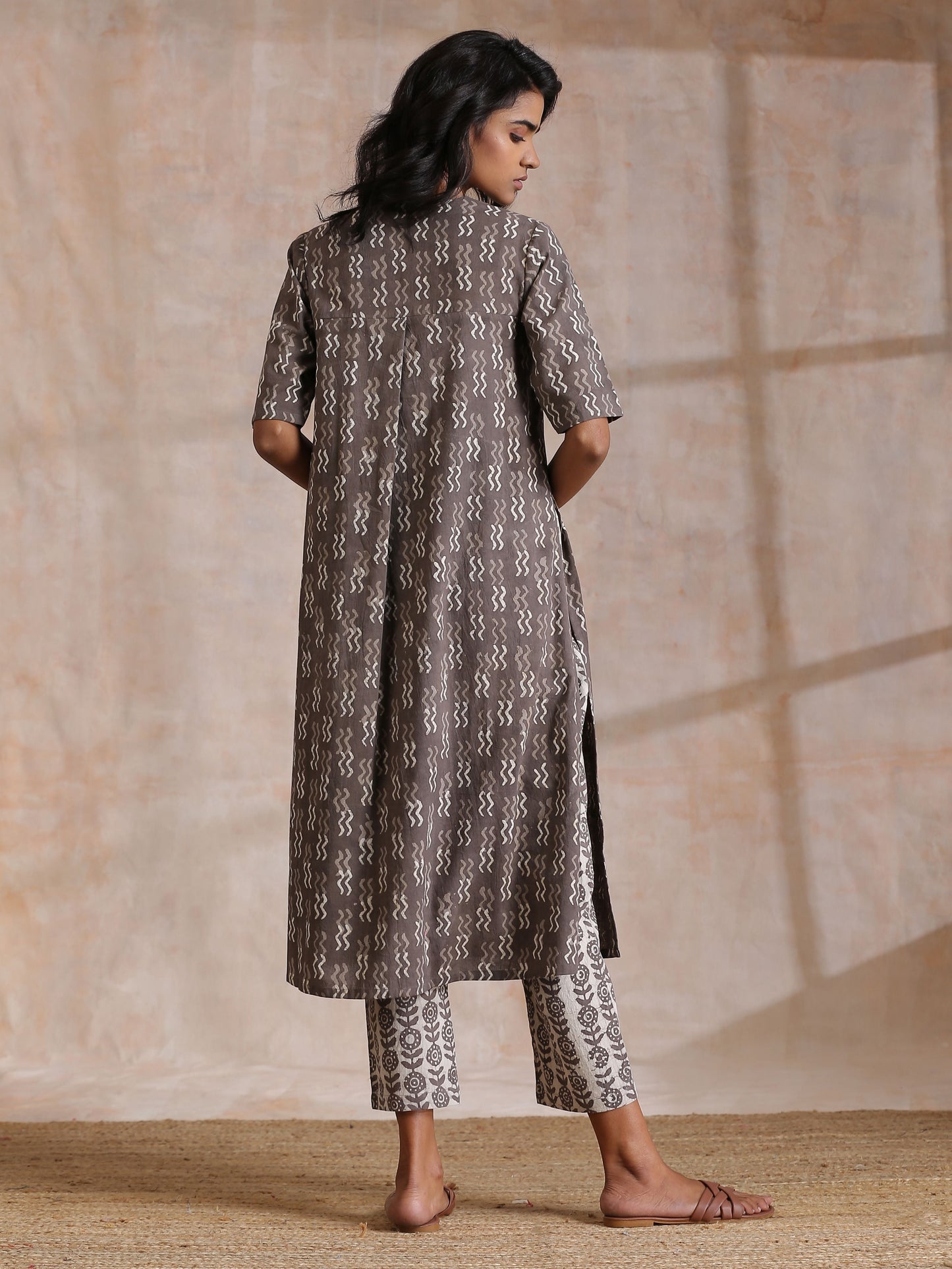 trueBrowns Clay Dabu Zig-Zag Motifs Print Cotton Kurta Pant Set | Swadesiicart