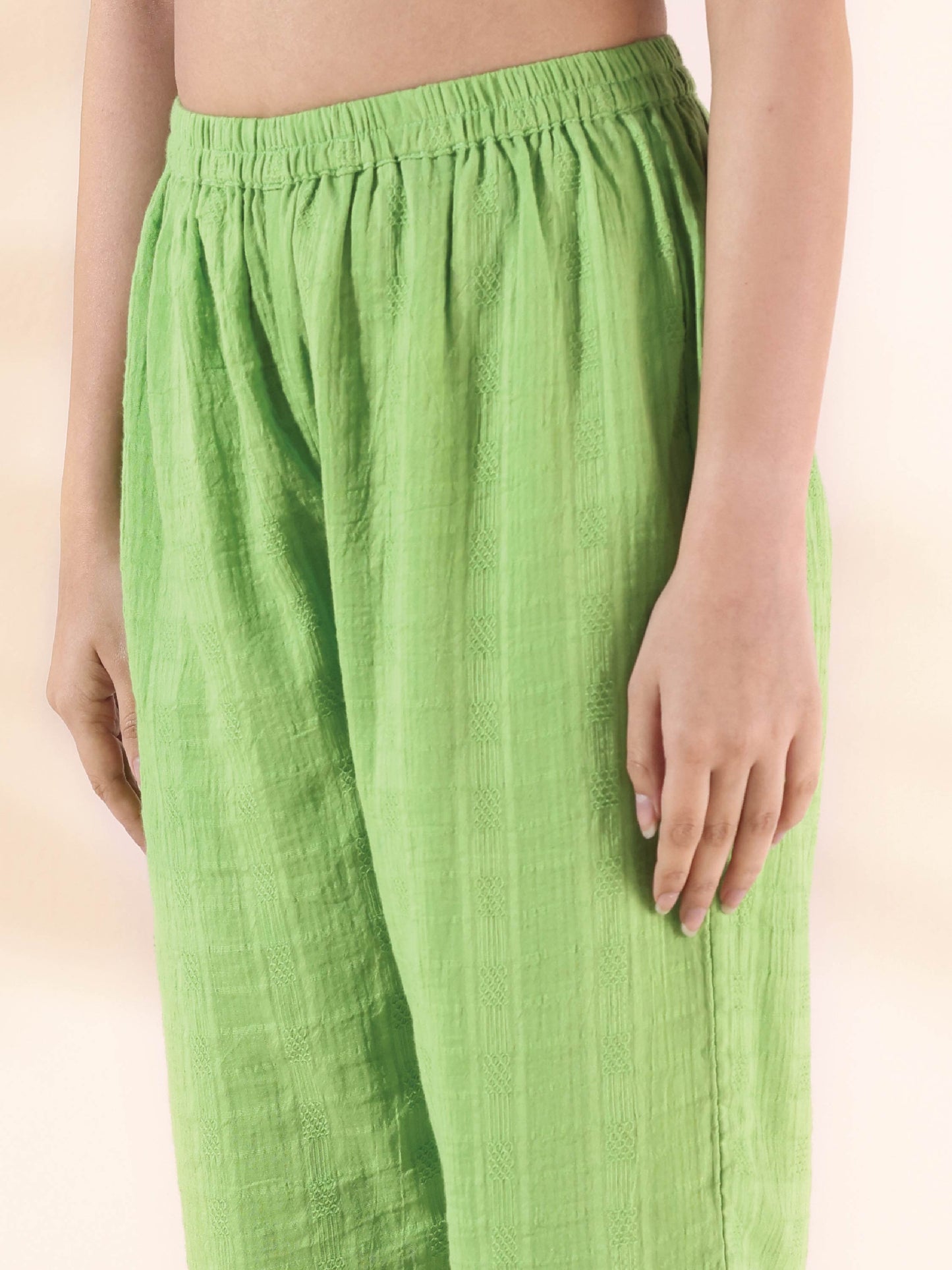 trueBrowns Green Cotton Dobby Sleeveless Kurta Pant Set | Swadesiicart