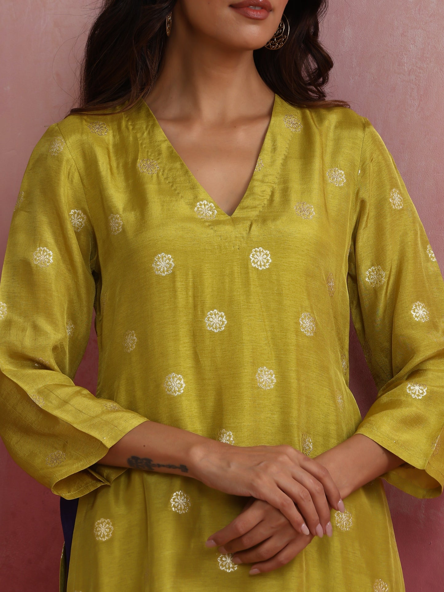 trueBrowns Lime Viscose Silk Kurta Set | Swadesiicart