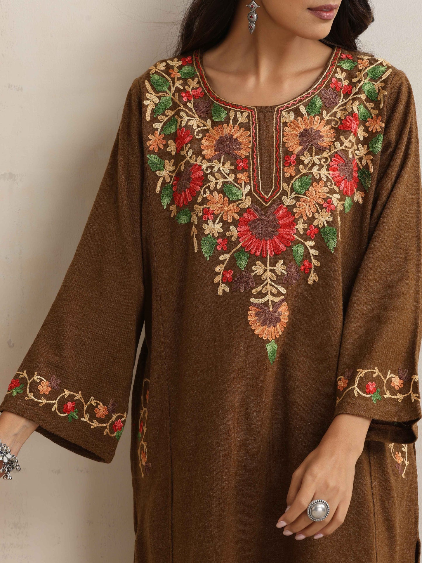 trueBrowns Brown Kashmiri Floral Embroidered Woollen Phiran Kurta | Swadesiicart