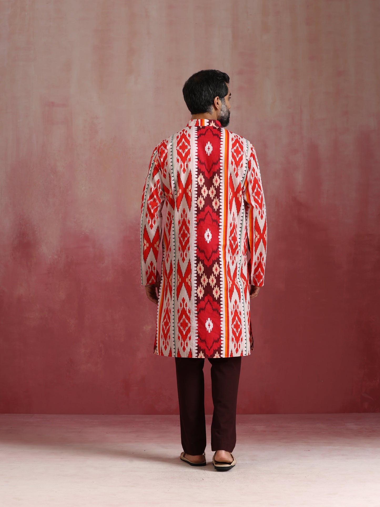 trueBrowns Men's Maroon Ikat Print Mandarin Collar Kurta | Swadesiicart