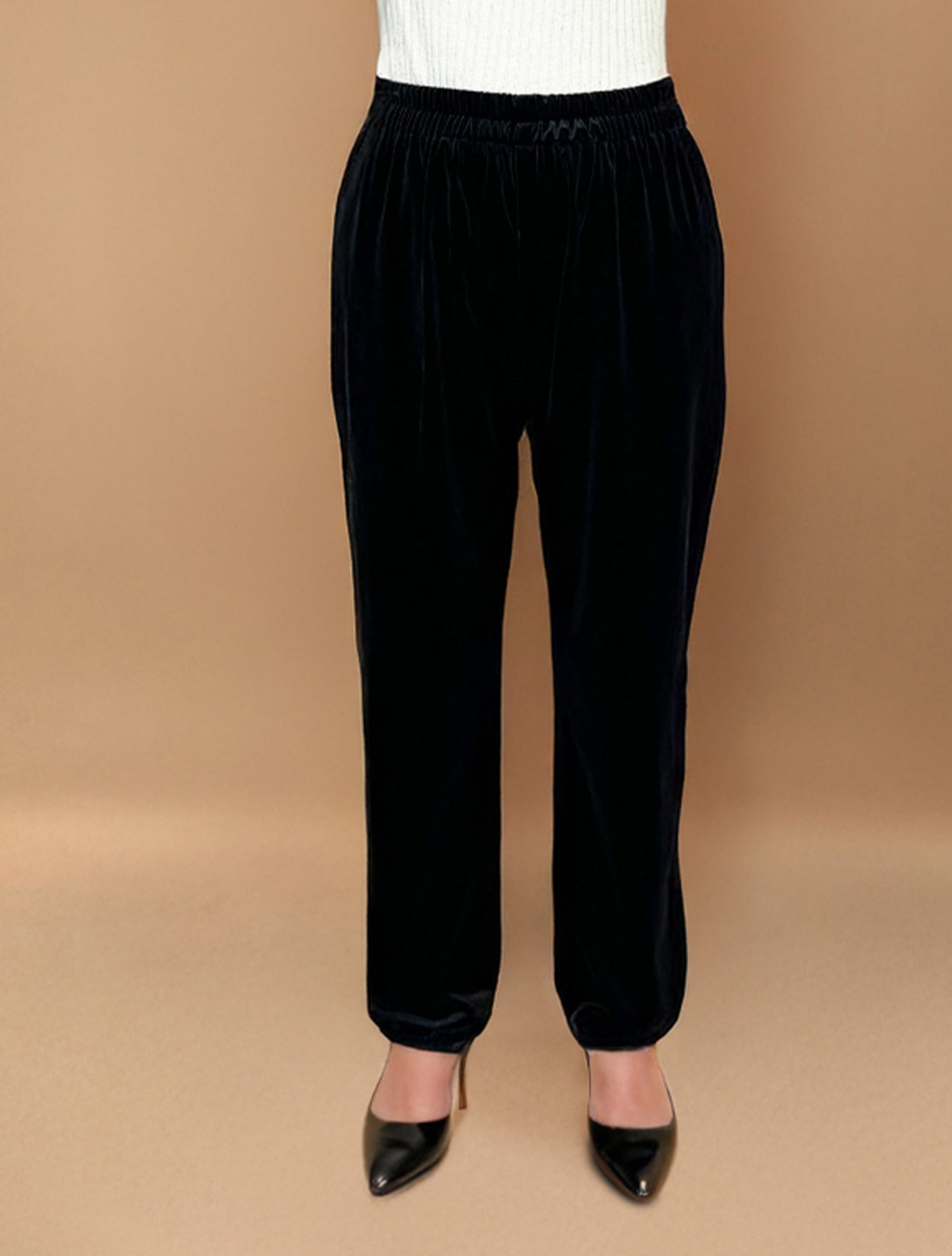 trueBrowns Black Velvet Embroidered Kurta Set | Swadesiicart