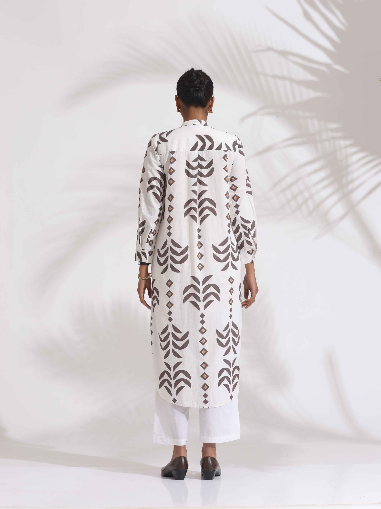 trueBrowns White Cotton Stripe Print Pleated Kurta Set | Swadesiicart