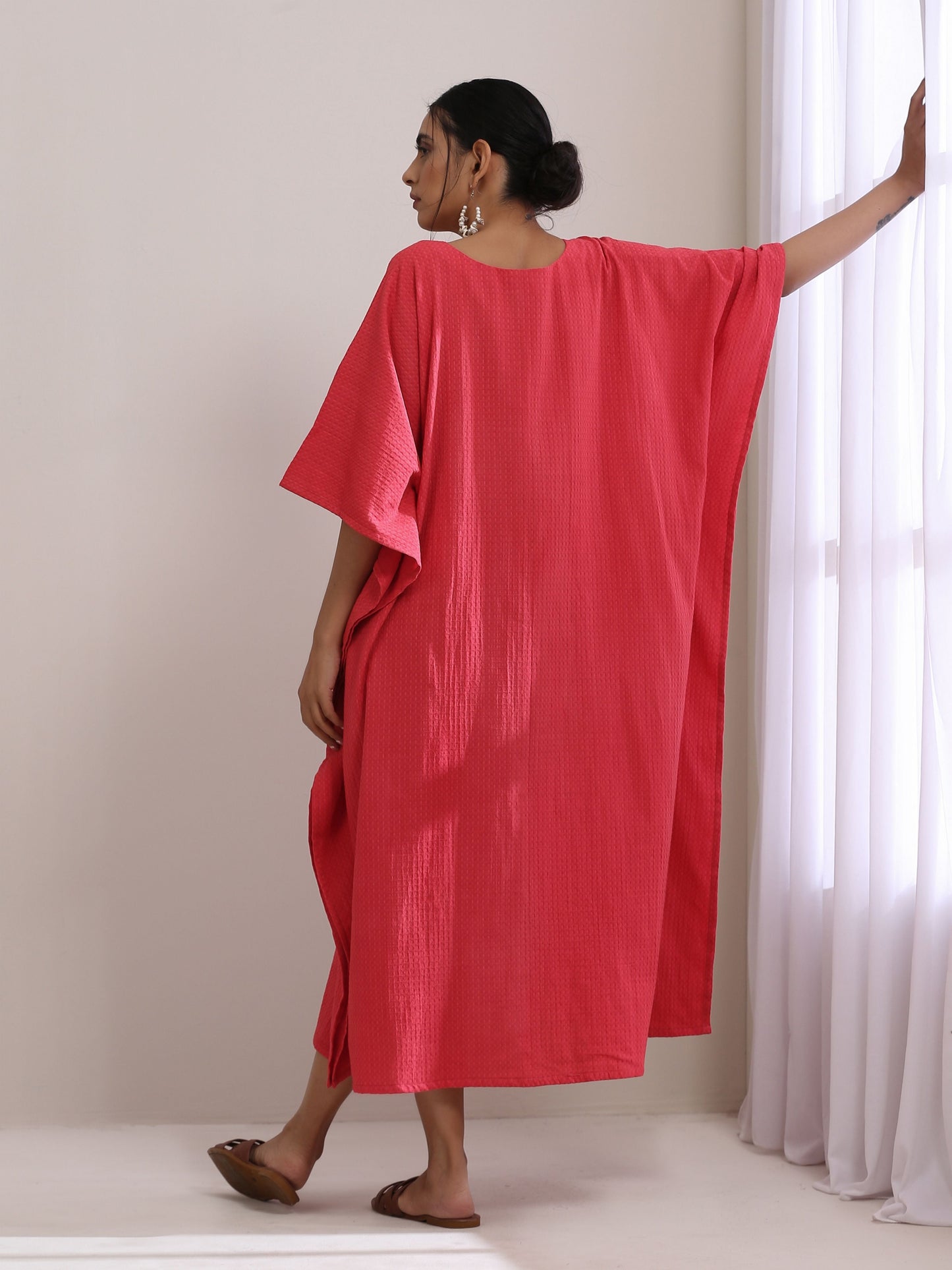 trueBrowns Bright Pink Dobby Kaftan Dress | Swadesiicart
