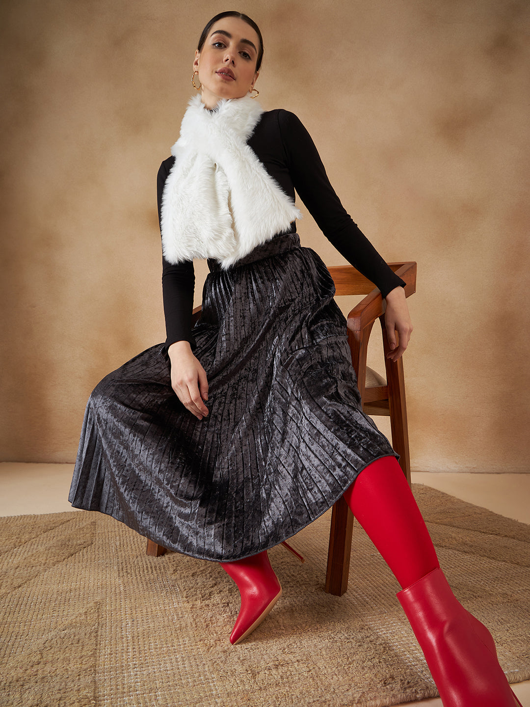 InWeave Women's Pure White Faux Fur Neck Warmer - Swadesiicart