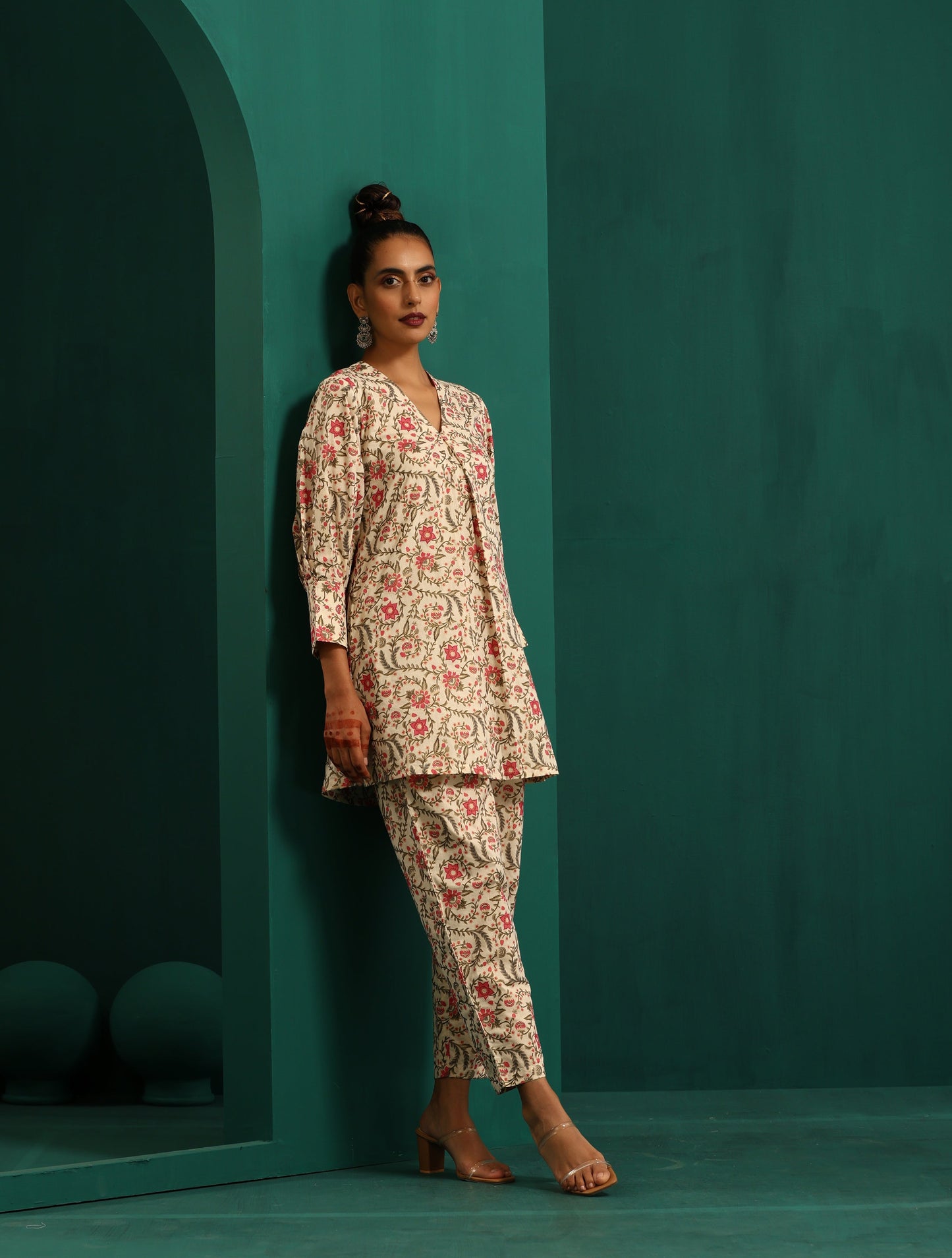 trueBrowns Pink Floral Cotton Printed Neck Pleat Co-ord Set - Swadesiicart