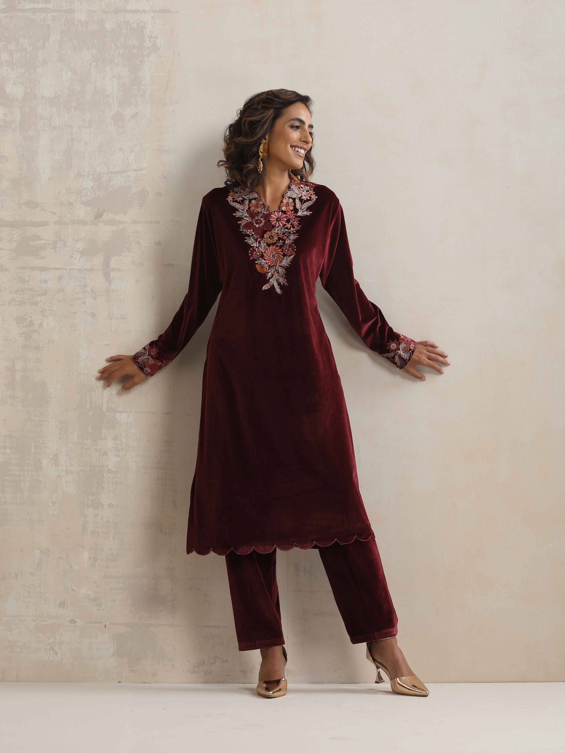 trueBrowns Maroon Velvet Floral Embroidered Kurta Pant Dupatta Set | Swadesiicart