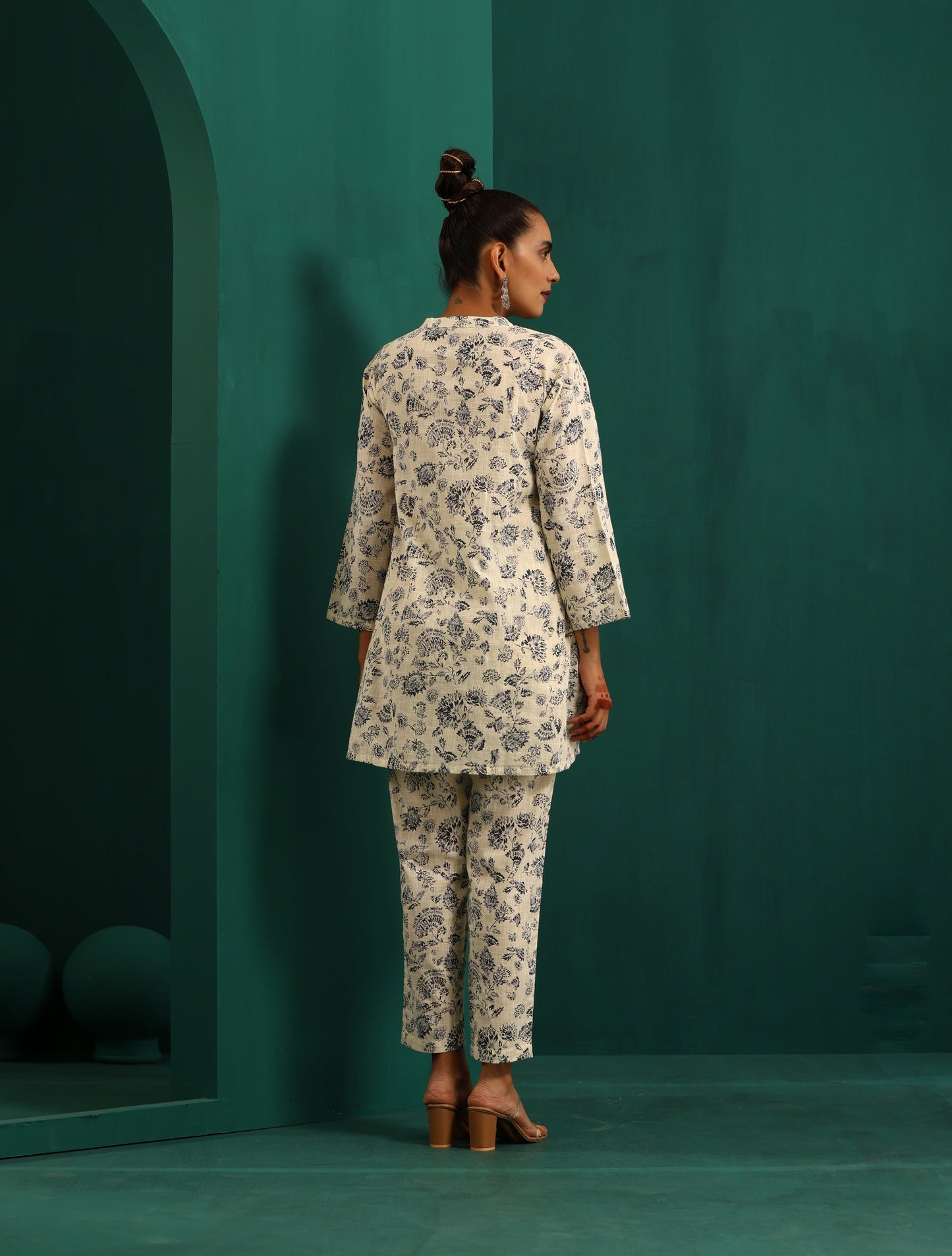trueBrowns Blue Floral Cotton Printed Relaxed Co-ord Set - Swadesiicart