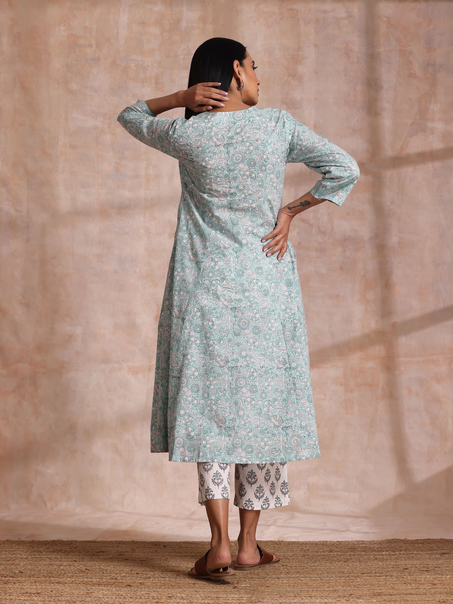 trueBrowns Tiffany Blue Floral Block Print Cotton Front Neck Gathered Kurta Pant Set | Swadesiicart