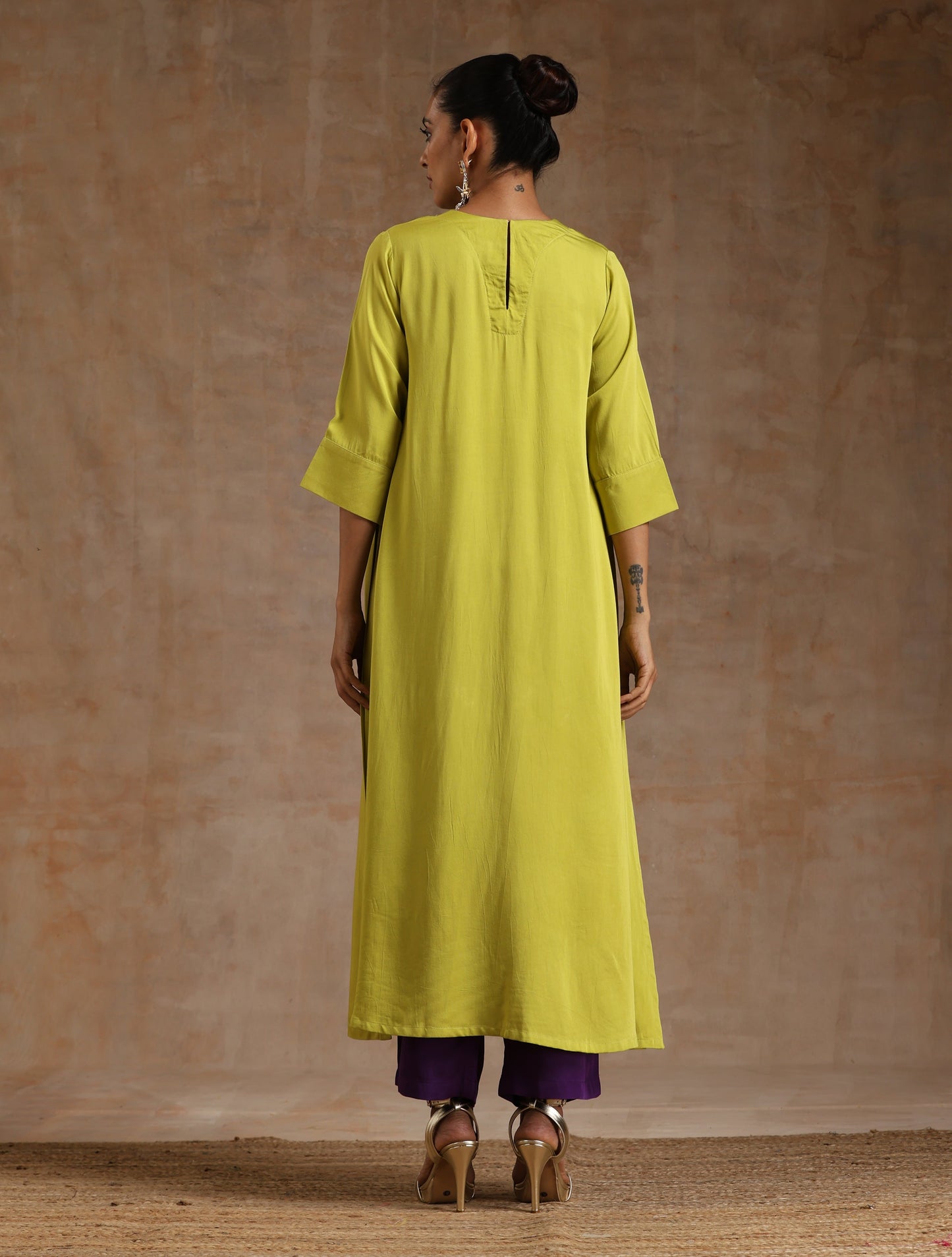 trueBrowns Lime Modal Satin Neck Pleat Kurta Set | Swadesiicart